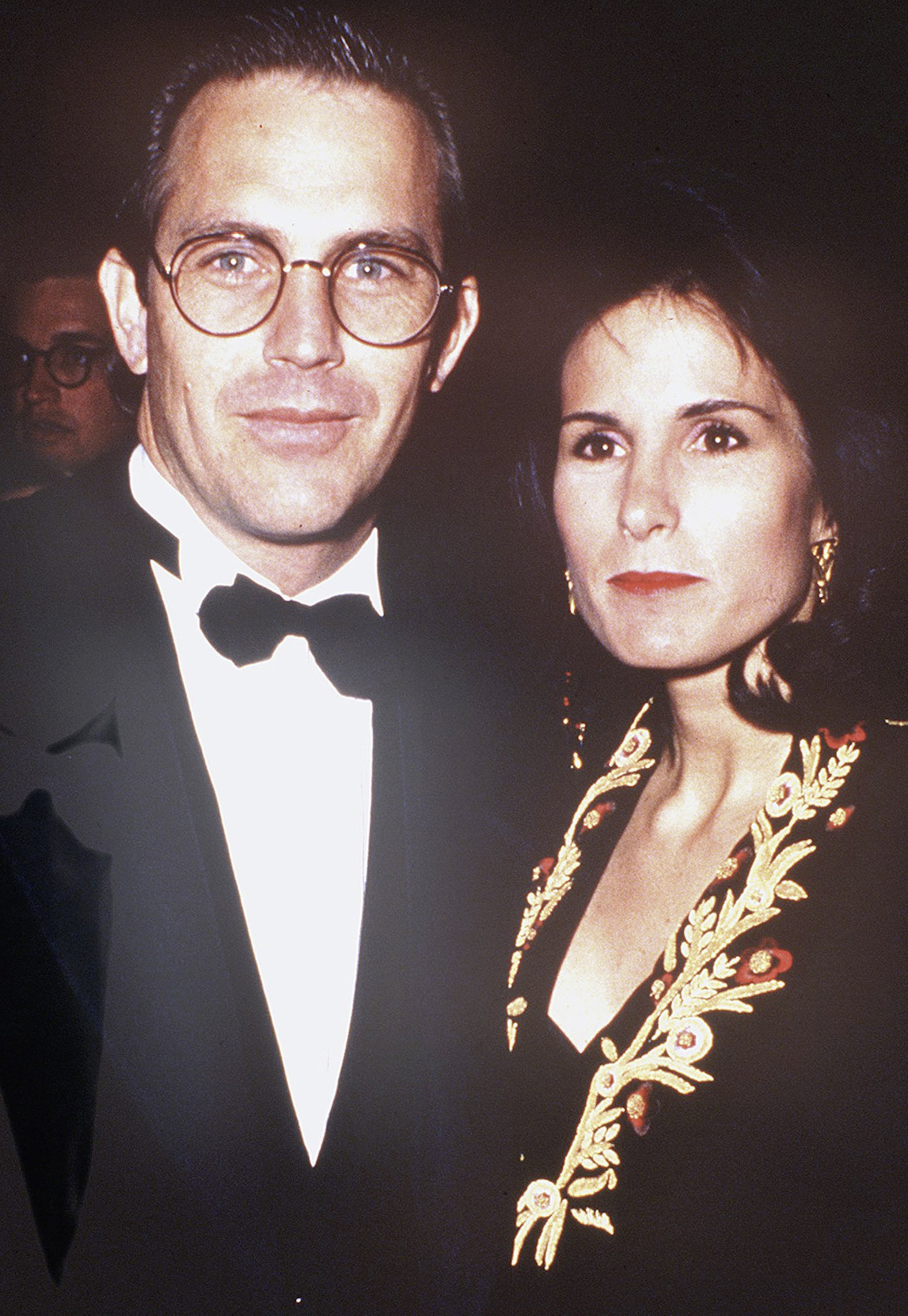 American actress Cindy Costner and musician Kevin Costner attend the "Dances With Wolves" Los Angeles premiere at Cineplex Odeon Cinema on November 4, 1990 in Los Angeles, California | Source: Getty Images