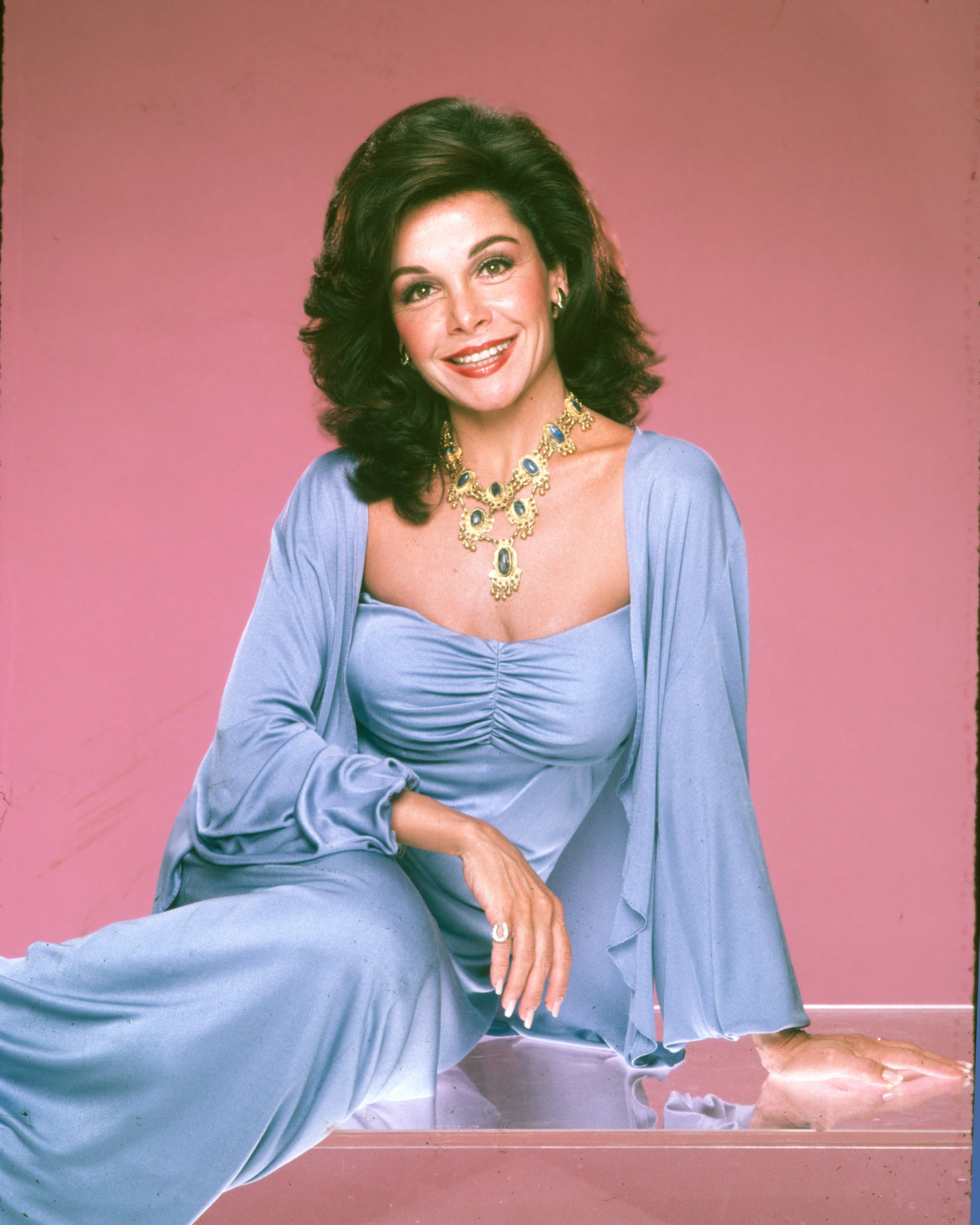  Annette Funicello poses for a portrait in 1994 in Los Angeles, California | Source: Getty Images