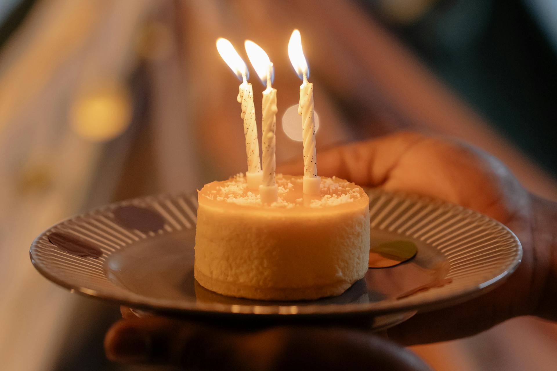 A small cake with candles | Source: Pexels