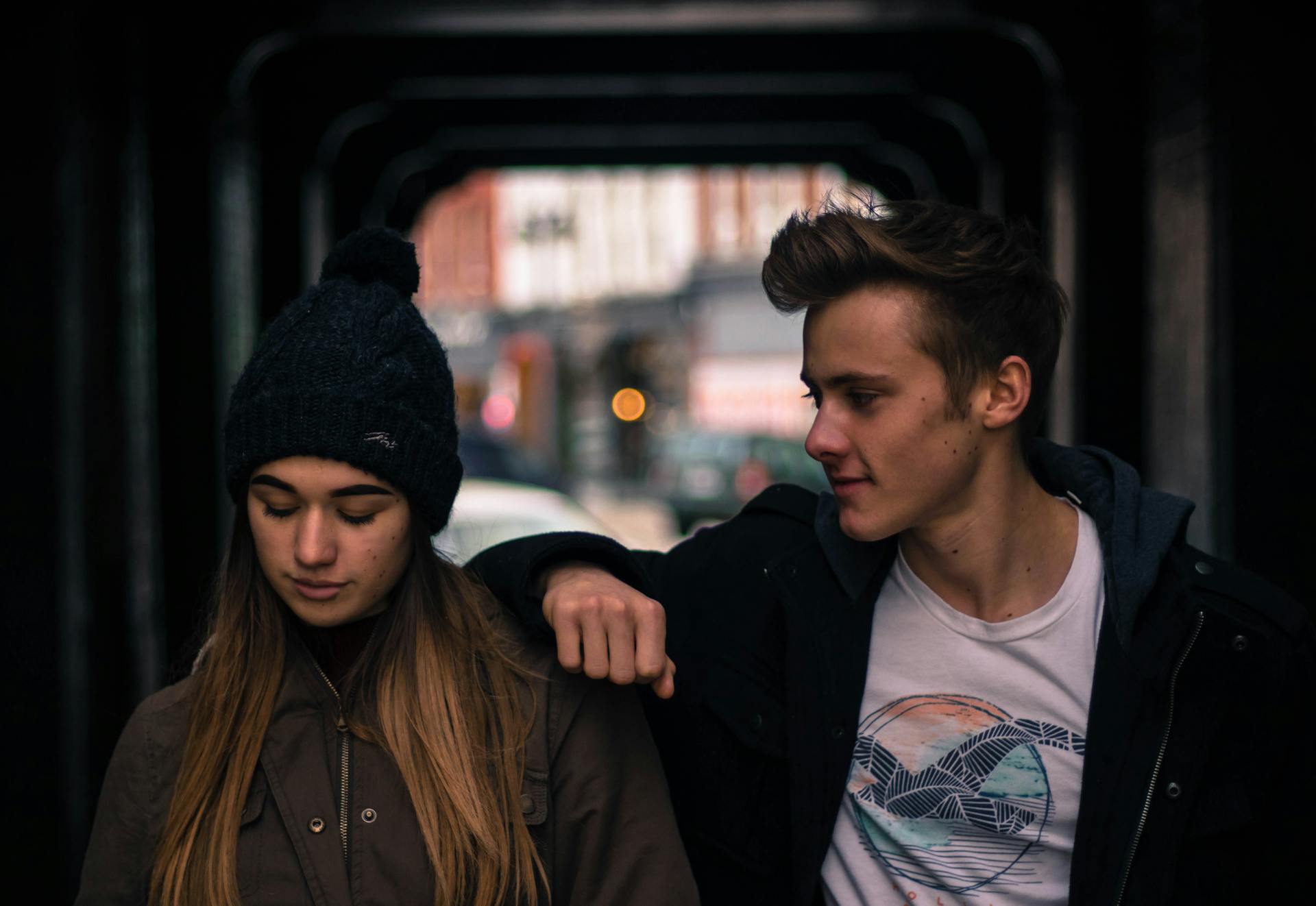A teenage boy and girl | Source: Pexels