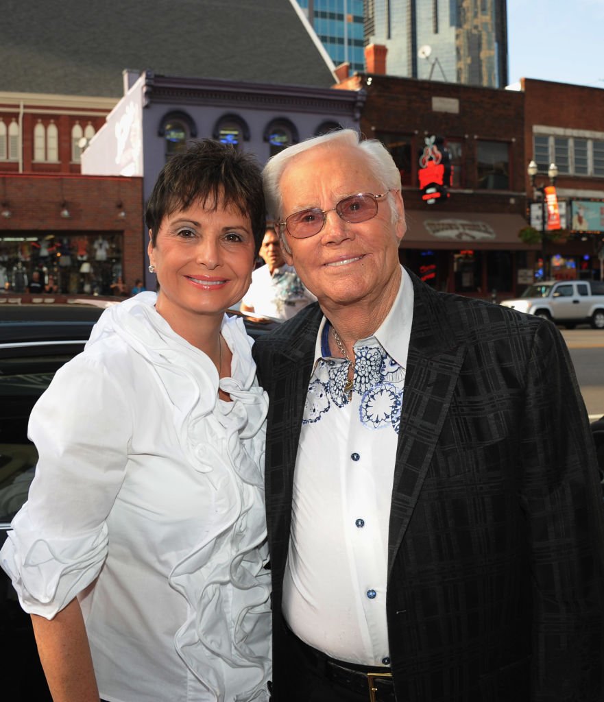 Nancy Jones and husband, Music Legend George Jones at Rippy's Bar & Grill in Nashville Tennessee on September 13, 2011. | Source: Getty Images