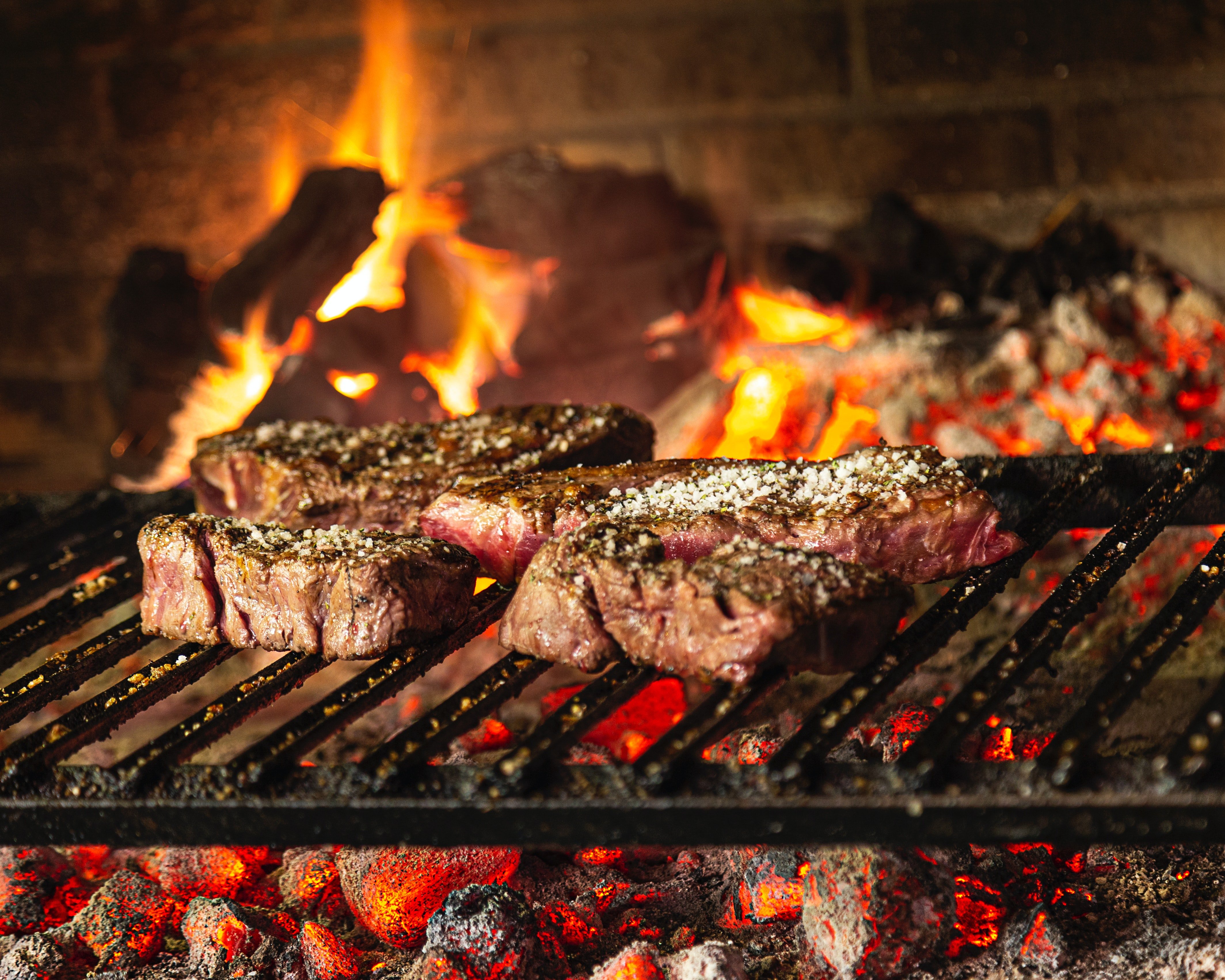 Pictured - Grilled meat on a charcoal grill | Source: Pexels 