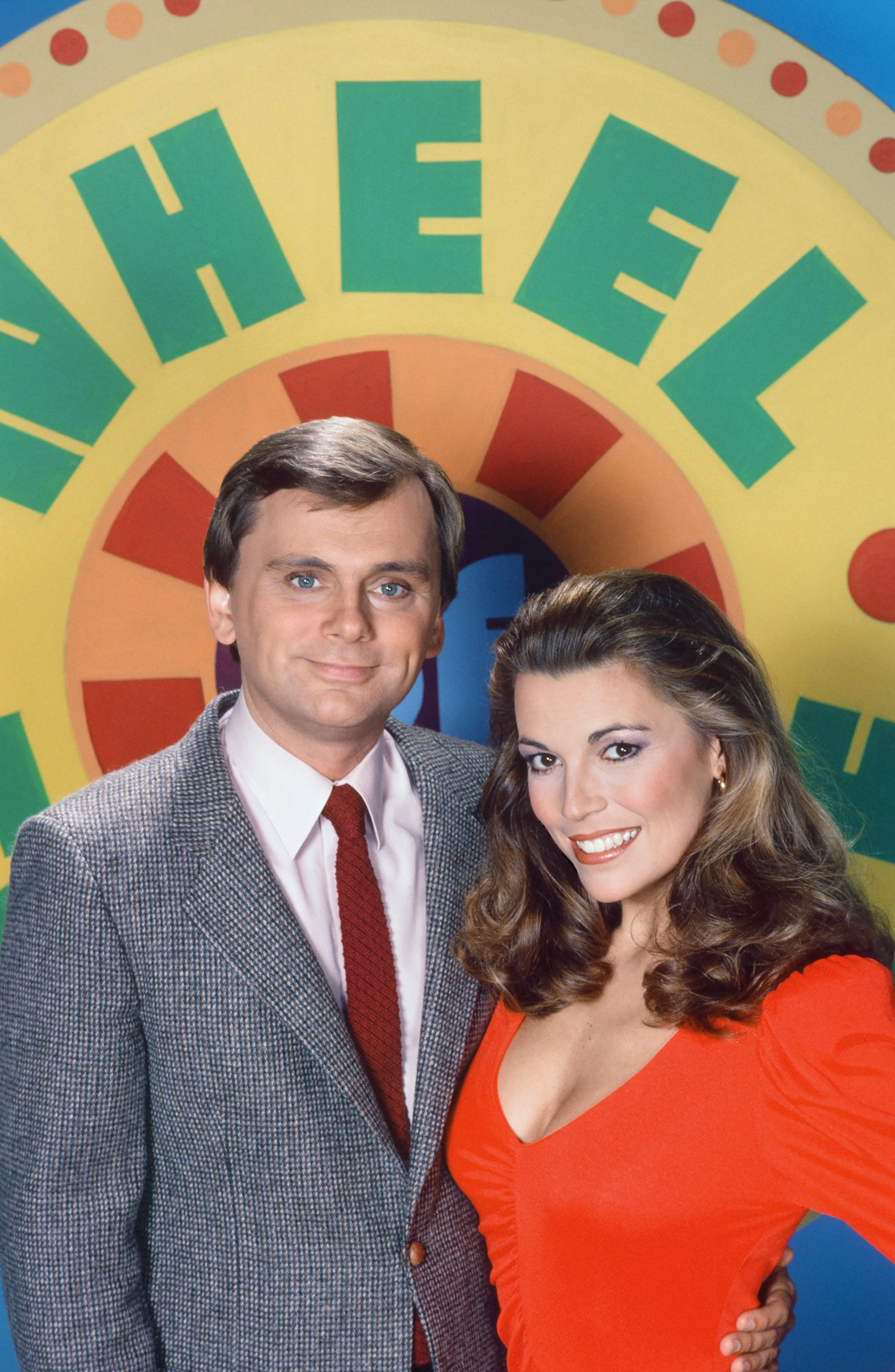 Pat Sajak and Vanna White in the set of "Wheel of Fortune," 1992 | Source: Getty Images