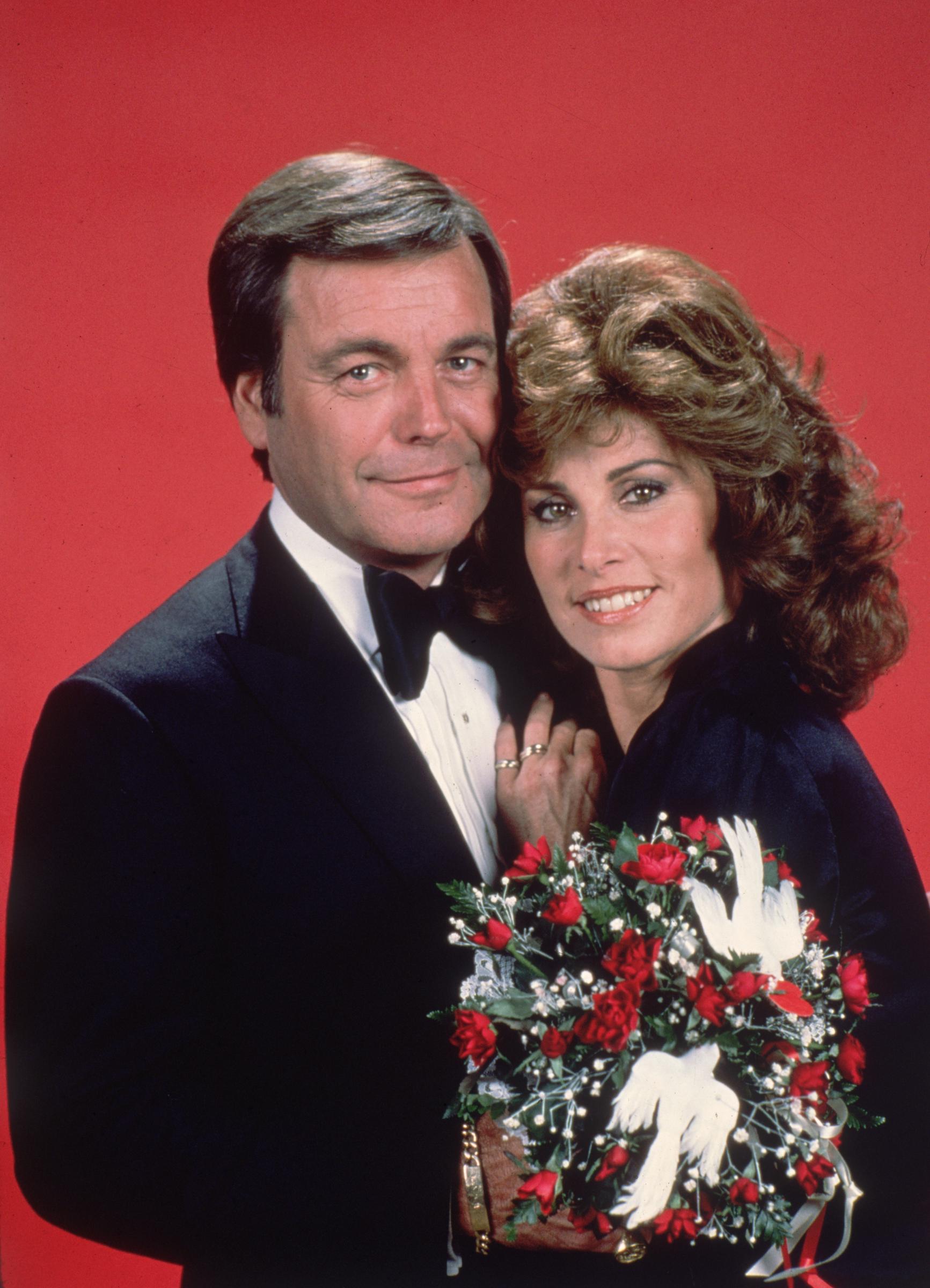 Robert Wagner and the actress on the set of "Hart to Hart," 1980 | Source: Getty Images