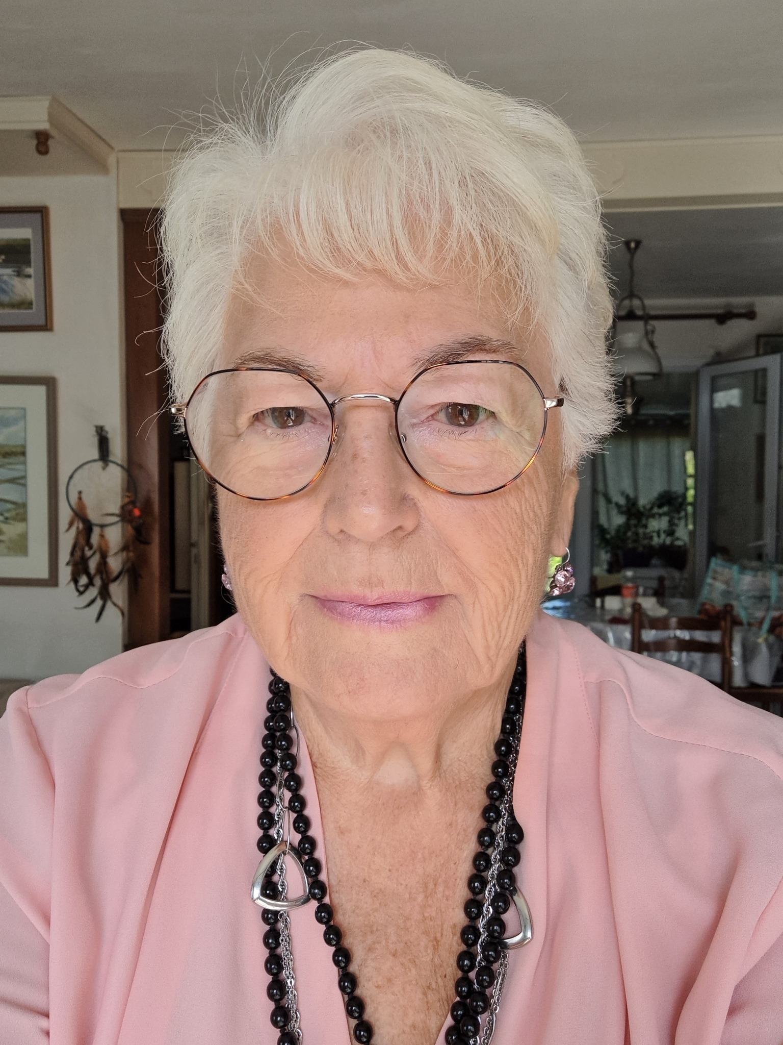 Photo of the French woman | Source: Facebook.com/MaritheROSS