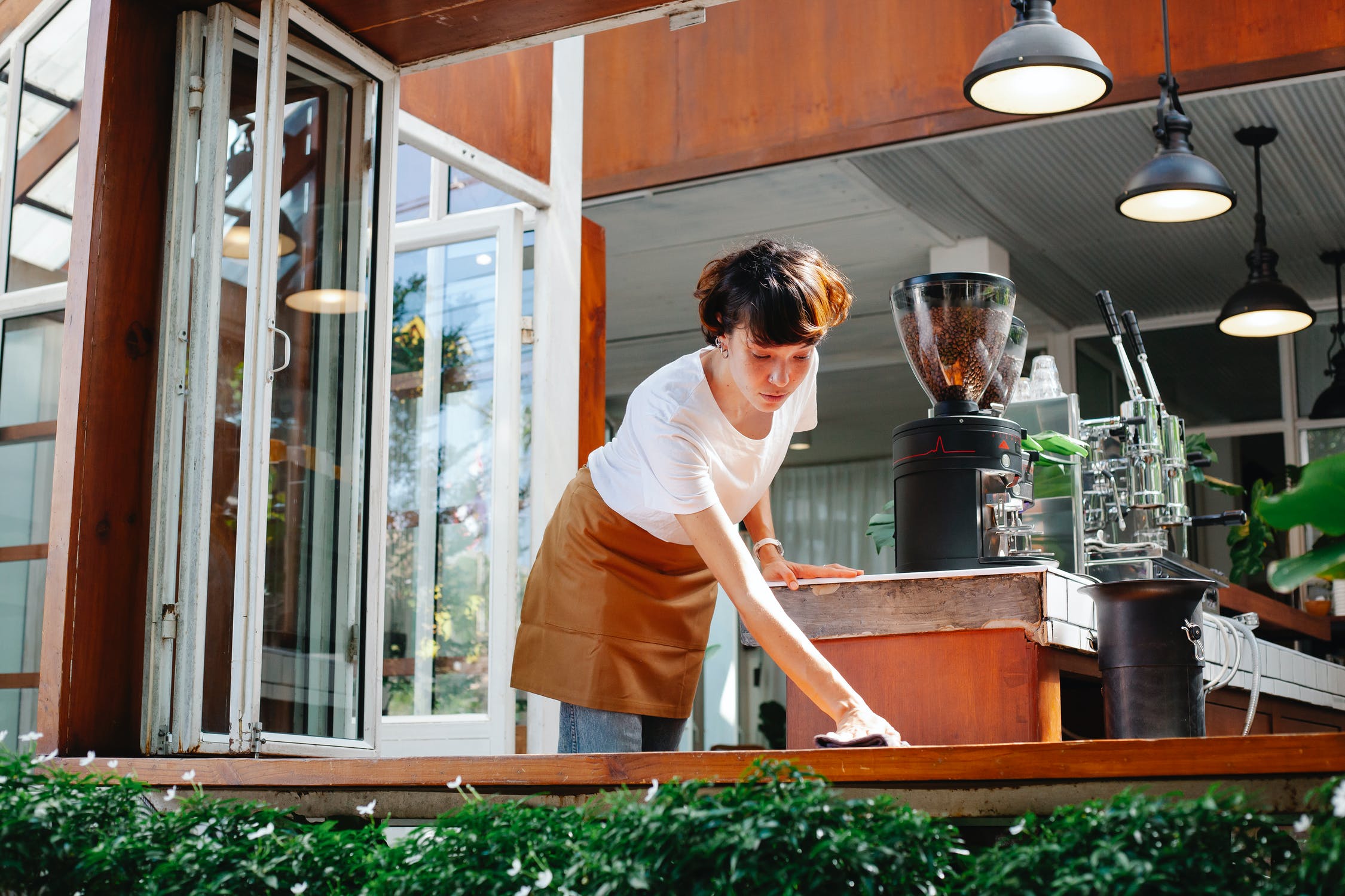 Working as a waitress | Source: Pexels