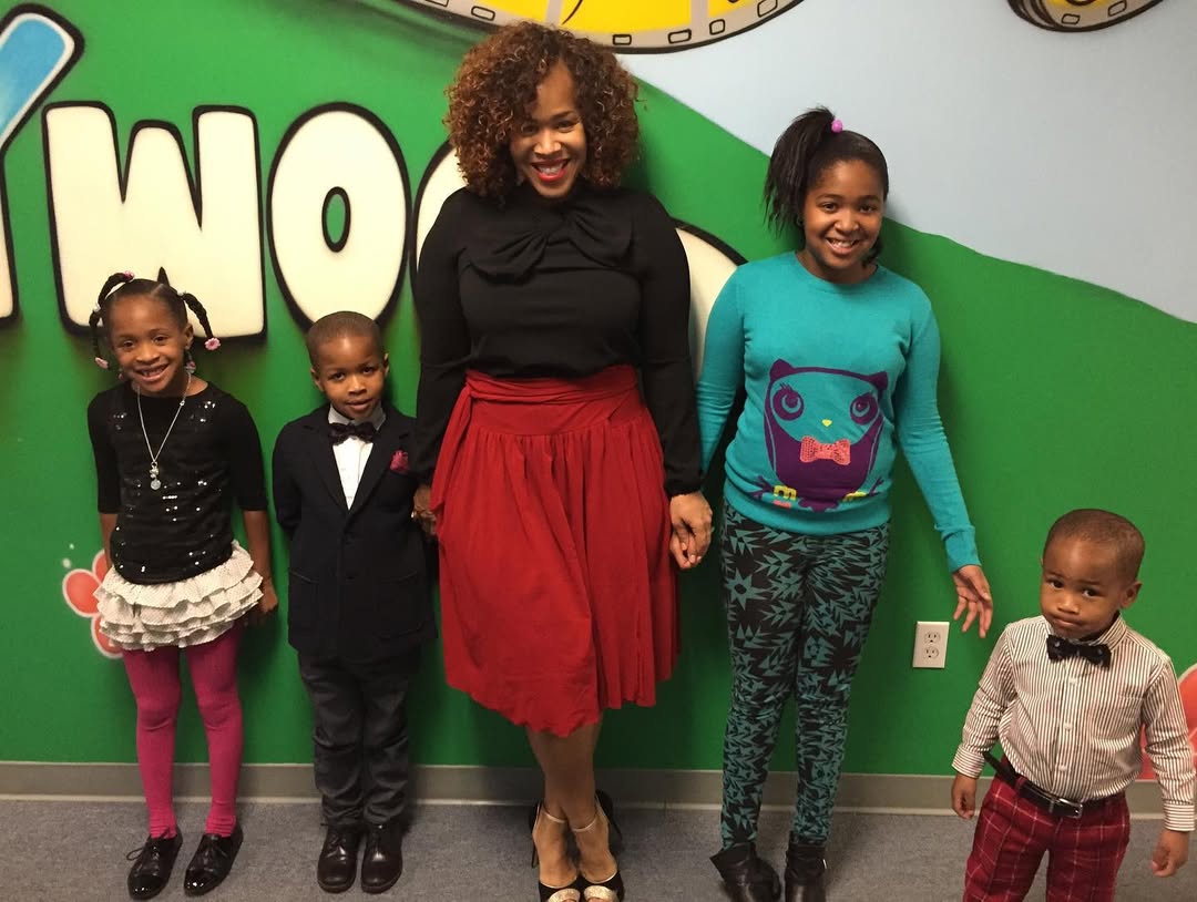 Tina Campbell with her children, dated May 8, 2022 | Source: Instagram/teddyandtina