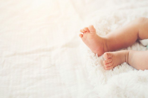 Babies feet should be kept uncovered. | Photo: Shutterstock