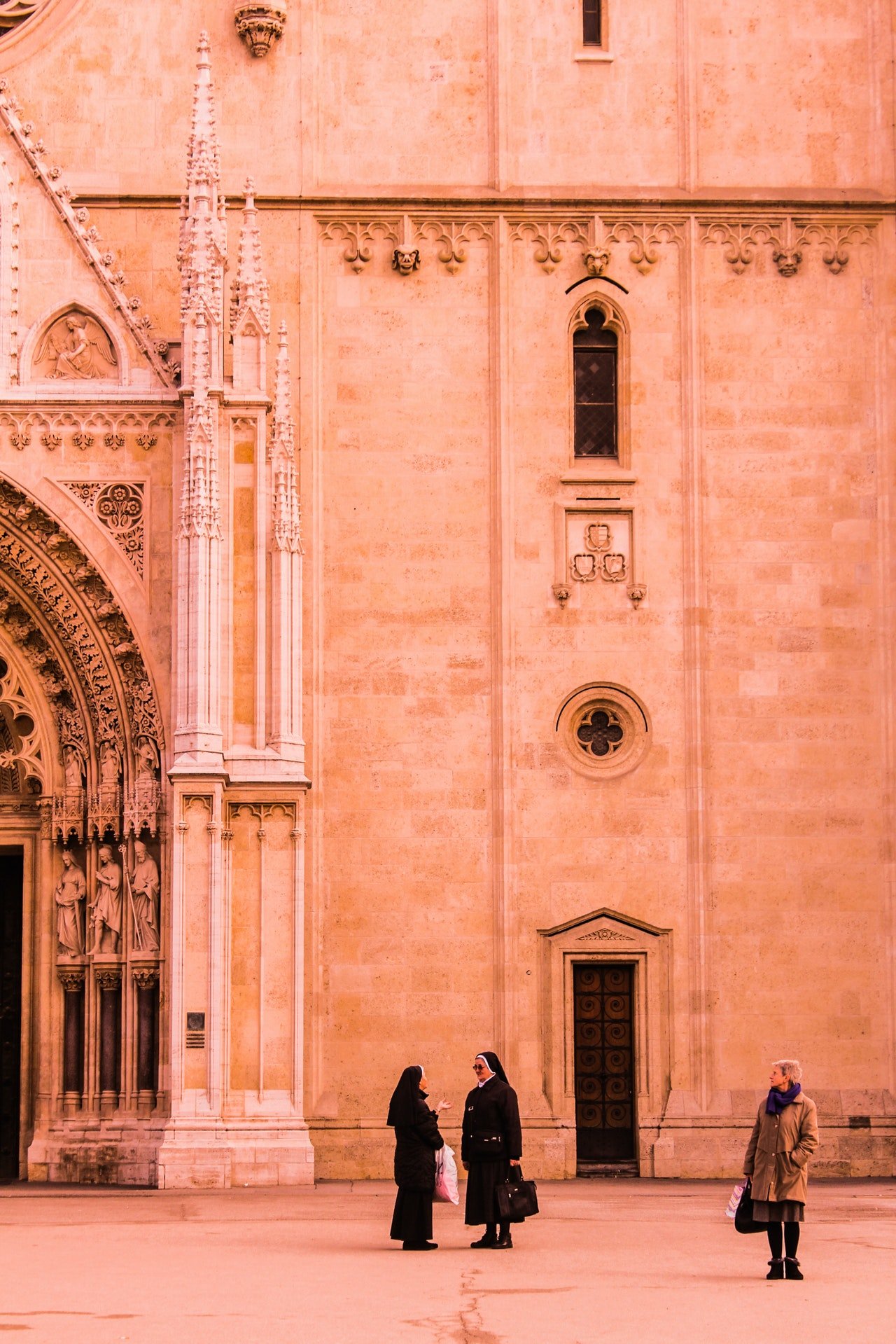 Photo of 2 nuns having a conversation | Photo: Pexels