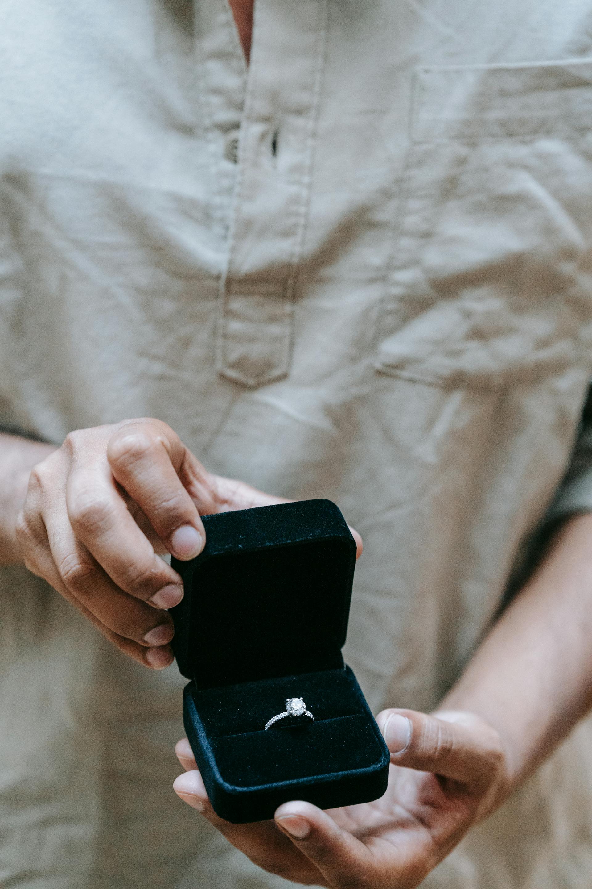 A man proposing | Source: Pexels