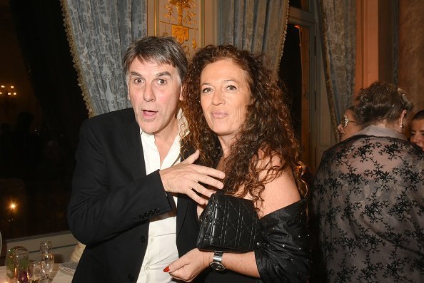 Tex et son épouse Béatrice au Cercle Interallie le 08 décembre 2019 à Paris, France. | Photo : Getty Images