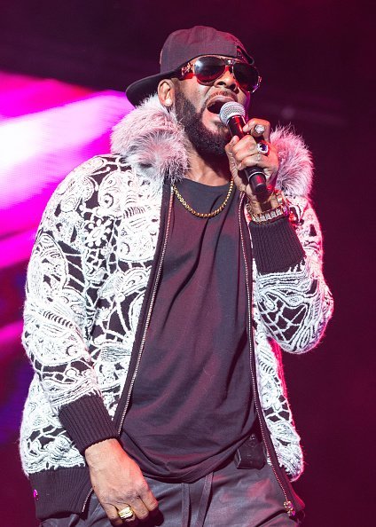 R. Kelly performs at Little Caesars Arena on February 21, 2018 in Detroit, Michigan | Photo: Getty Images