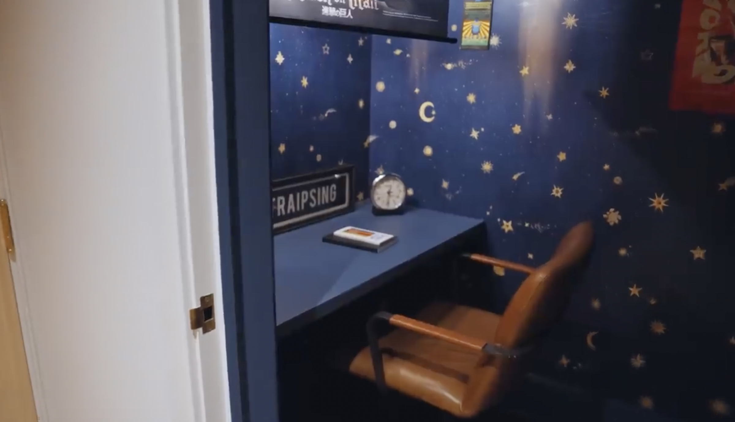 A glimpse inside Jennifer Garner's slumber party room from a post dated September 3, 2024. | Source: YouTube/Architectural Digest