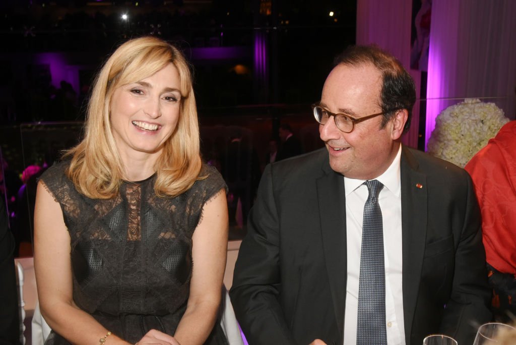 L'actrice Julie Gayet et François Hollande assistent au 27ème "Gala Pour L'Espoir" au profit de la Ligue Contre Le Cancer au Théâtre des Champs Elysées le 22 octobre 2019 à Paris, France. | Photo : Getty Images
