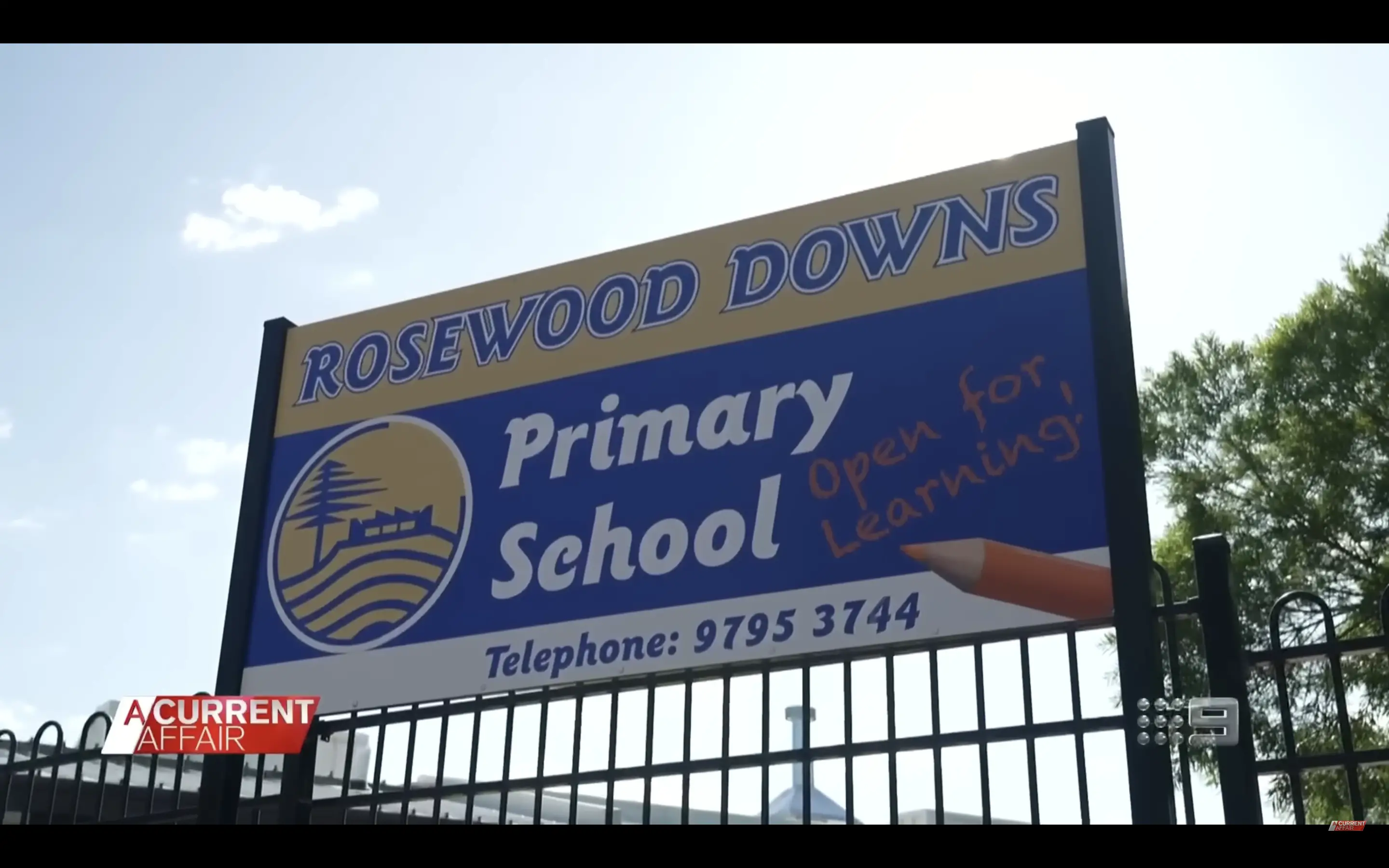 A Rosewood Downs Primary School sign. │Source: youtube.com/A Current Affair