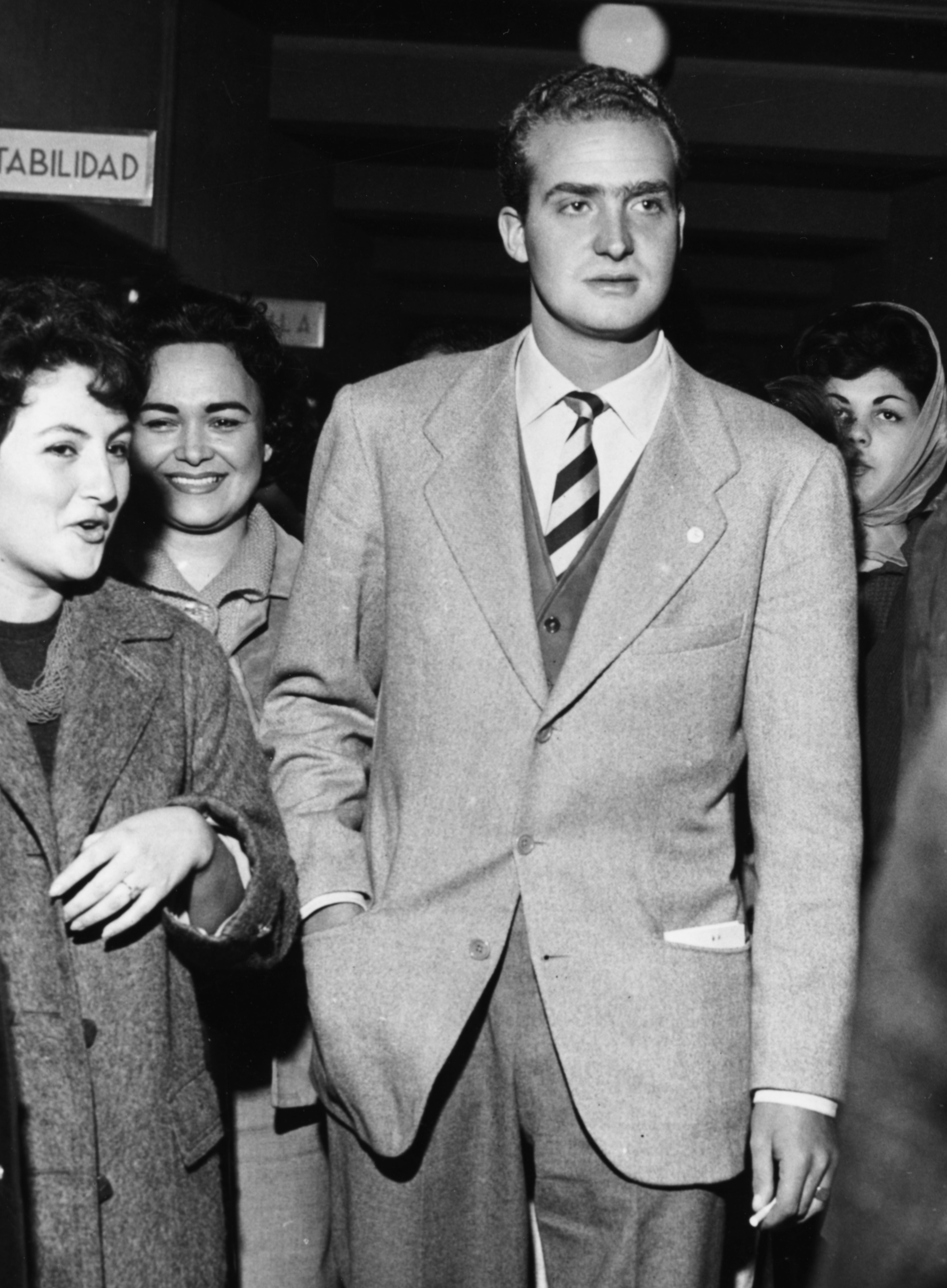 Juan Carlos de Borbón en la Universidad de Madrid, el 20 de octubre de 1960, en Madrid, españa. | Foto: Getty Images Juan Carlos de Borbón en la Universidad de Madrid, el 20 de octubre de 1960, en Madrid, españa. | Foto: Getty Images