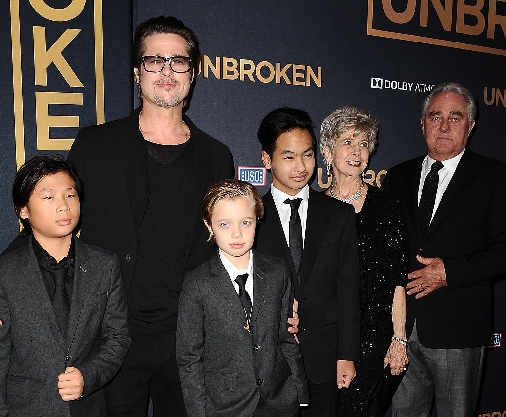 Brad Pitt , his children, and his parents Jane and William Pitt at the premiere of "Unbroken" at TCL Chinese Theatre IMAX on December 15, 2014 in Hollywood, California. | Photo: Getty Images