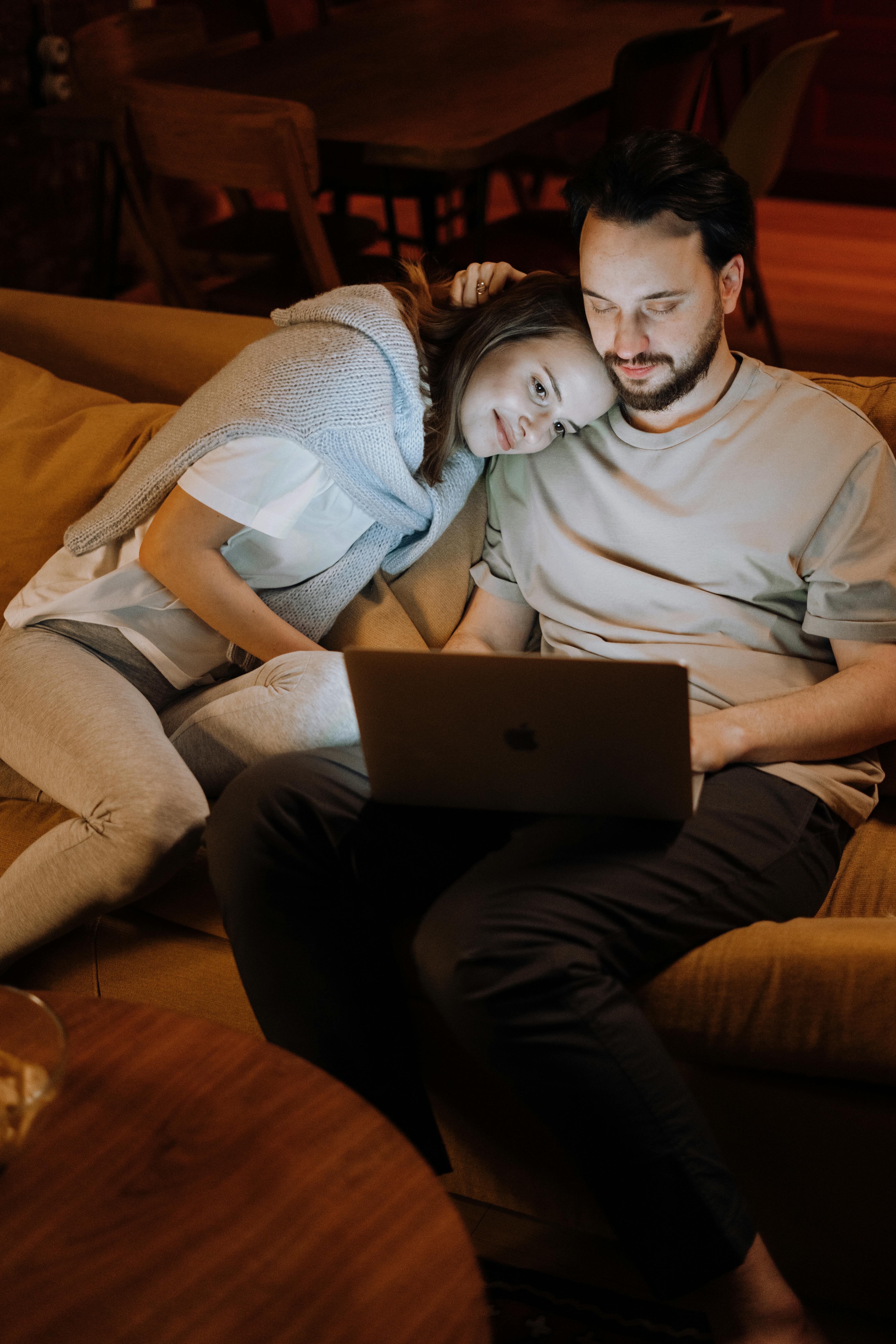 A couple relaxing at home | Source: Pexels