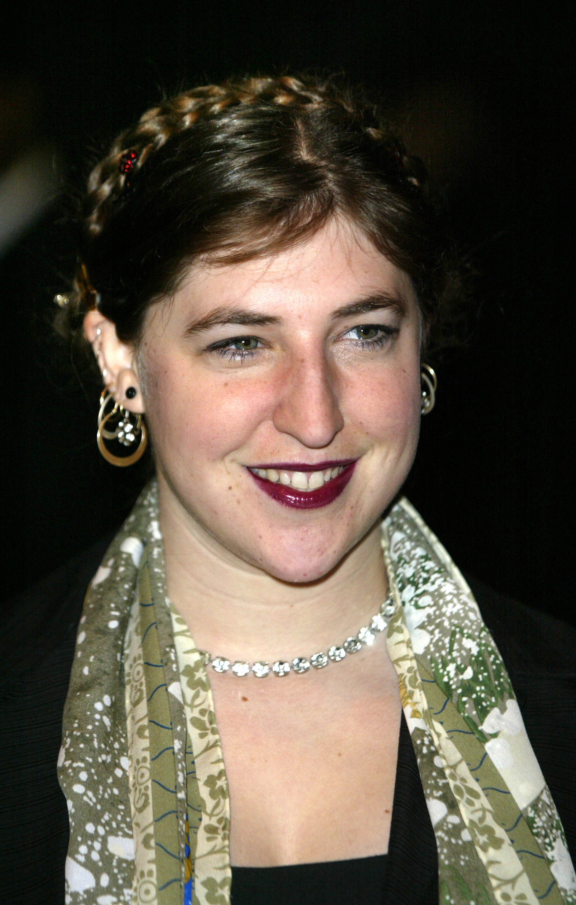 Mayim Bialik attends the premiere of Showtime's "Fat Actress," at Arclight Cinemas, on February 23, 2005. | Source: Getty Images