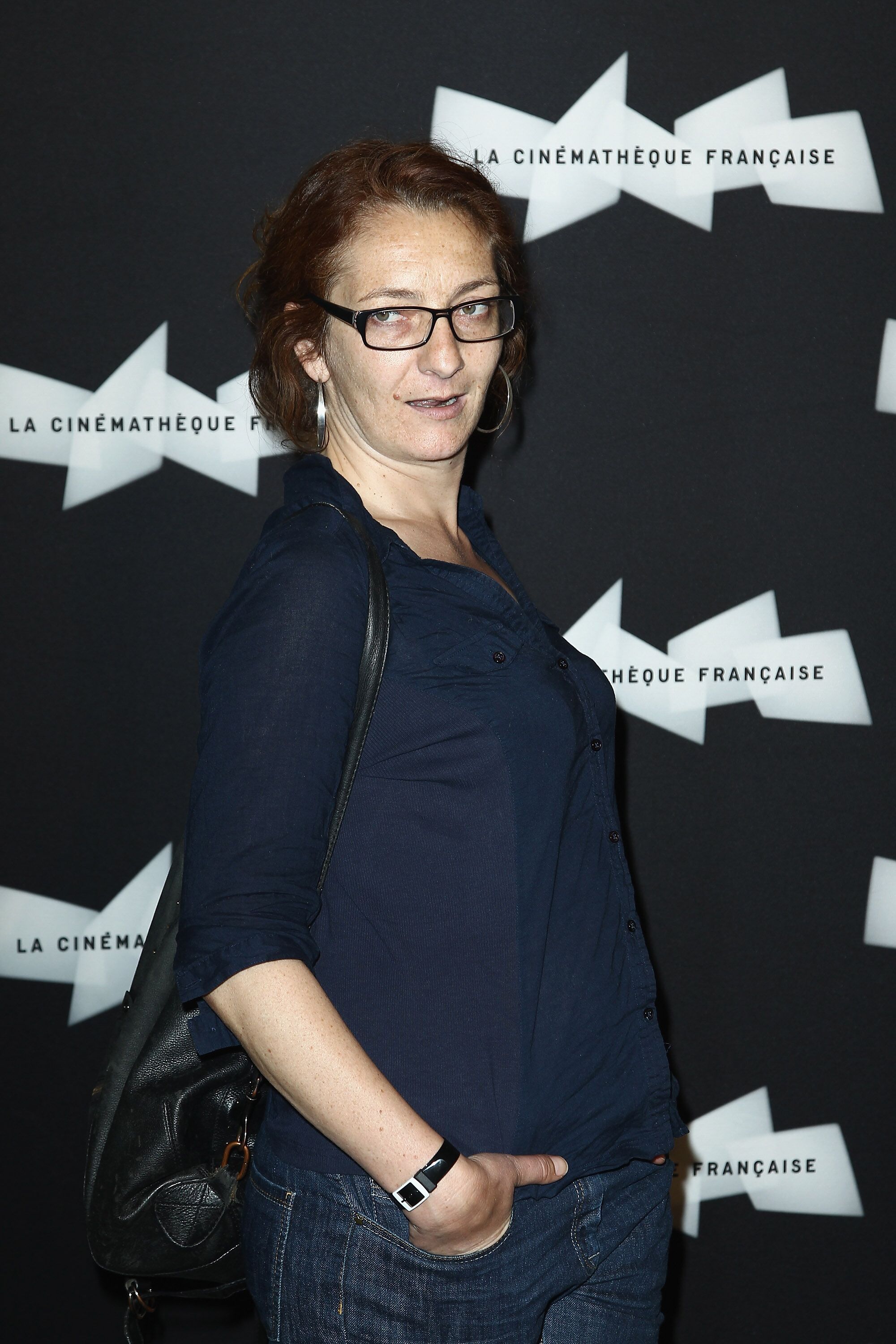 Corinne Masiero dans 'Capitaine Marleau' porte une lunette. | Photo : GettyImage