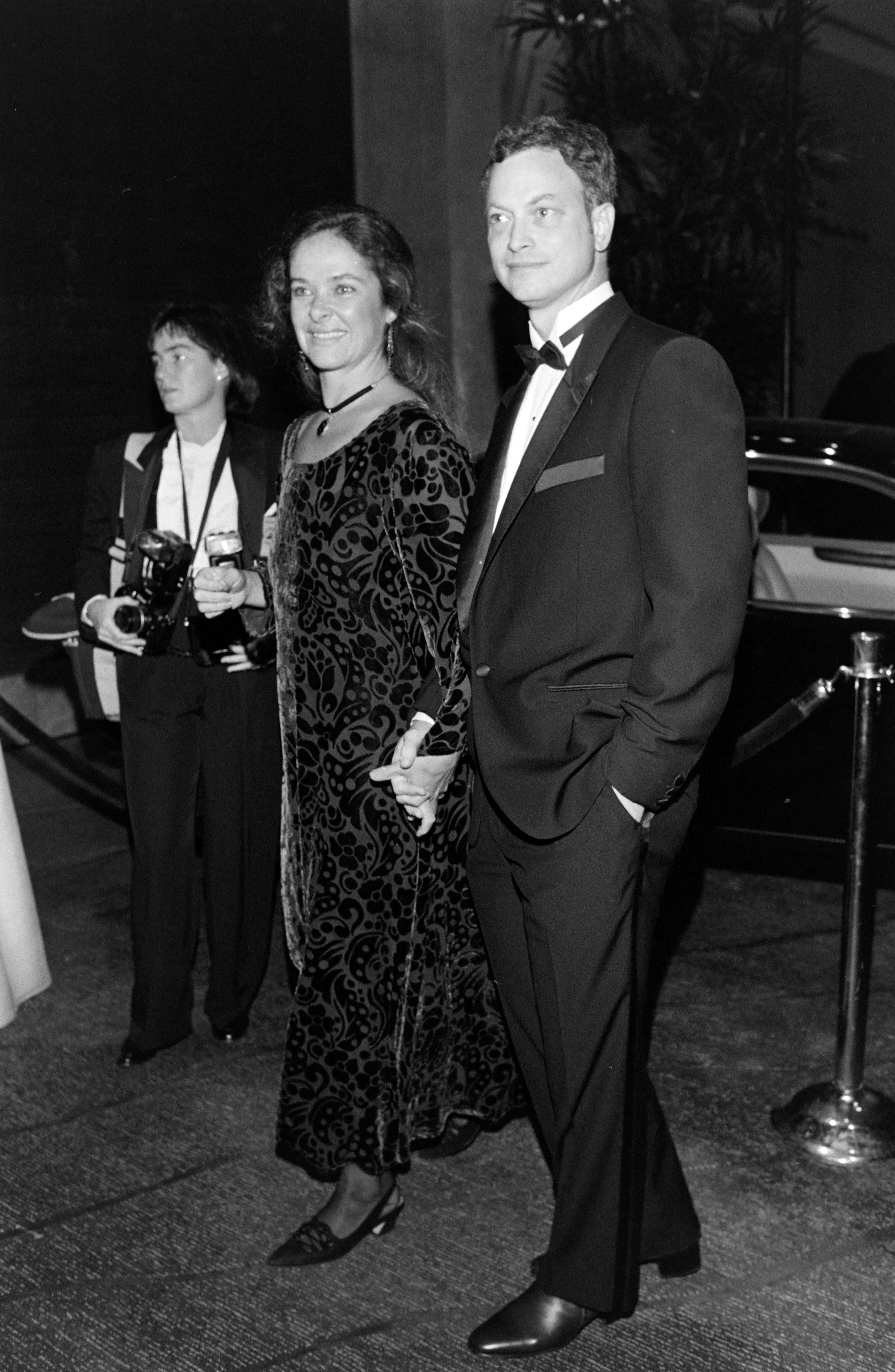 Moira Harris and Gary Sinise at an event at the Beverly Hilton Hotel in Beverly Hills, California, on October 28, 1994 | Source: Getty Images
