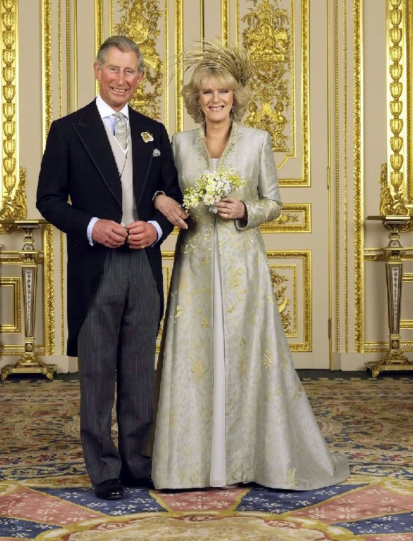 El príncipe de Gales y Camilla Parker Bowles el día de su boda. | Foto: Getty Images