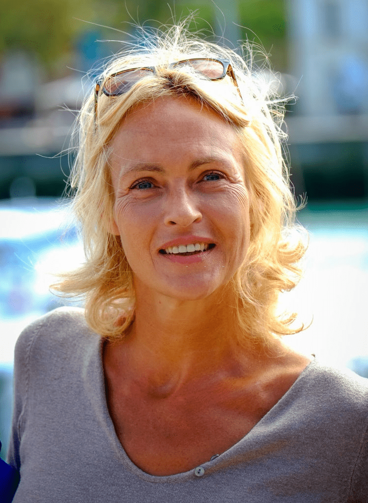 LA ROCHELLE, FRANCE - 13 SEPTEMBRE : L'actrice Alexandra Vandernoot pose lors du photocall de "A Tort Ou A Raison" le 13 septembre 2013 à La Rochelle, France. | Photo : Getty Images