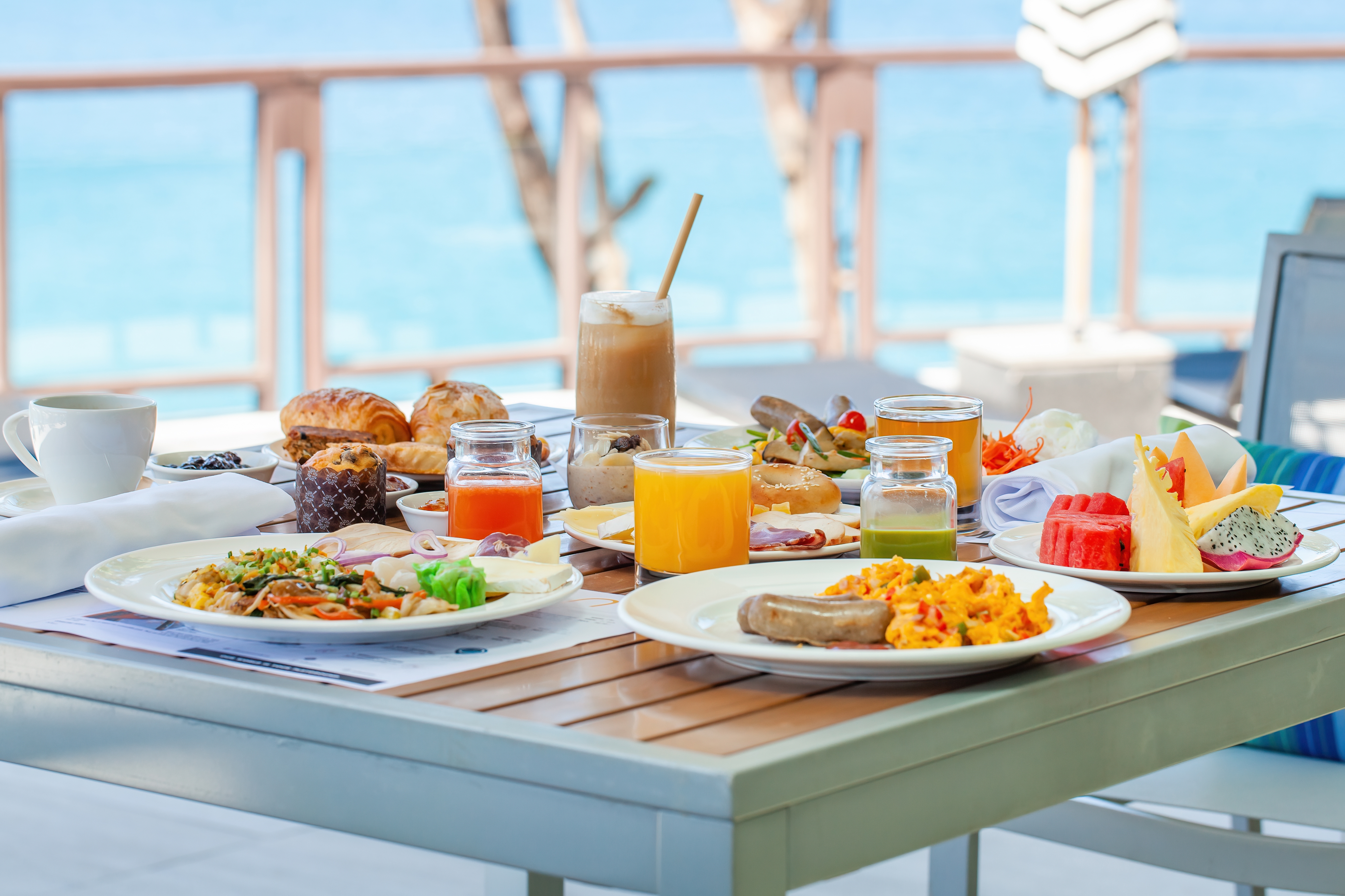 Breakfast by the water | Source: Shutterstock