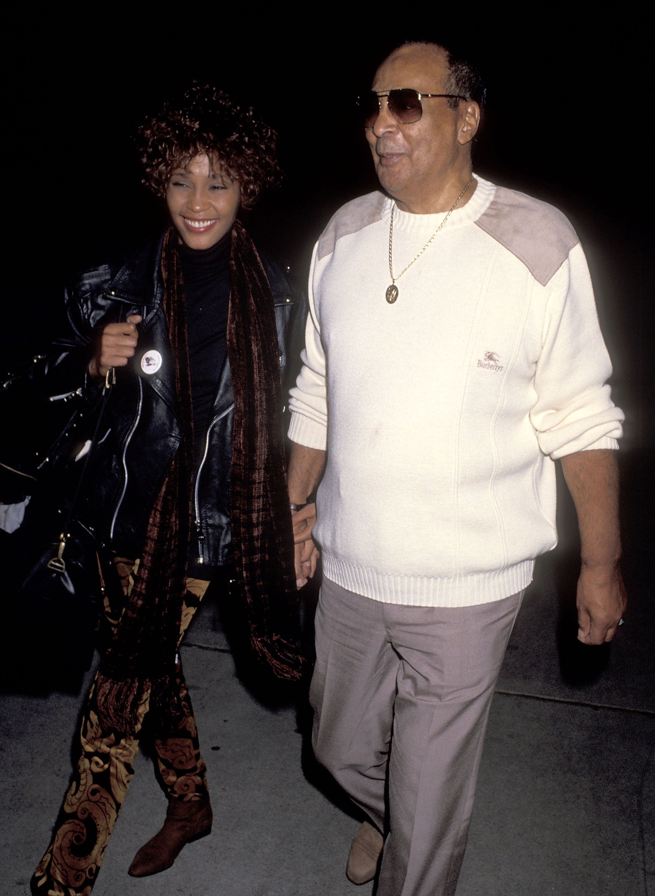 Whitney Houston and father John Houston on October 9, 1991, at Los Angeles, California. | Source: Getty Images