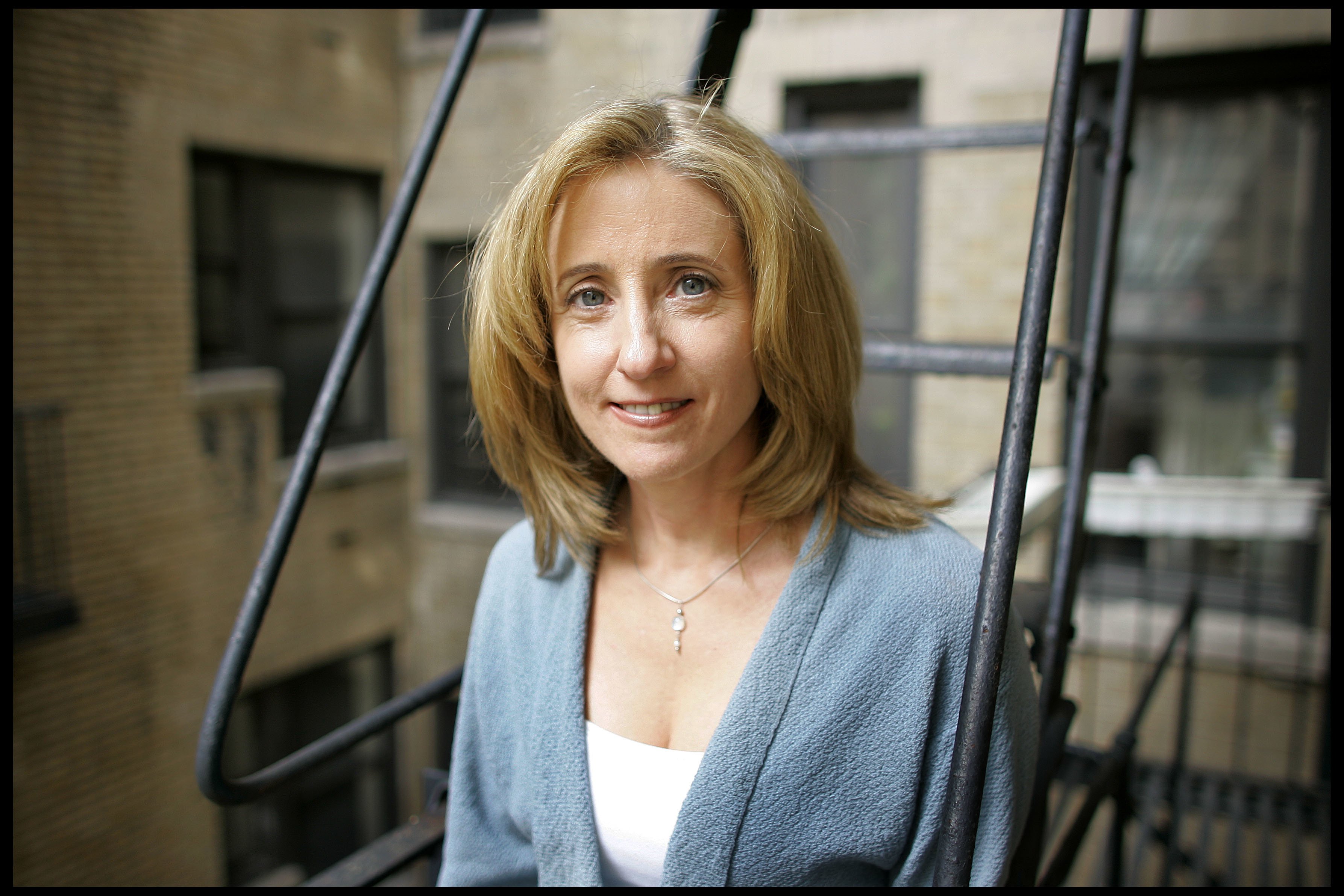 Musician and author Blair Tindall at her Allendale apartment in Manhattan, circa 2005. | Source: Getty Images 