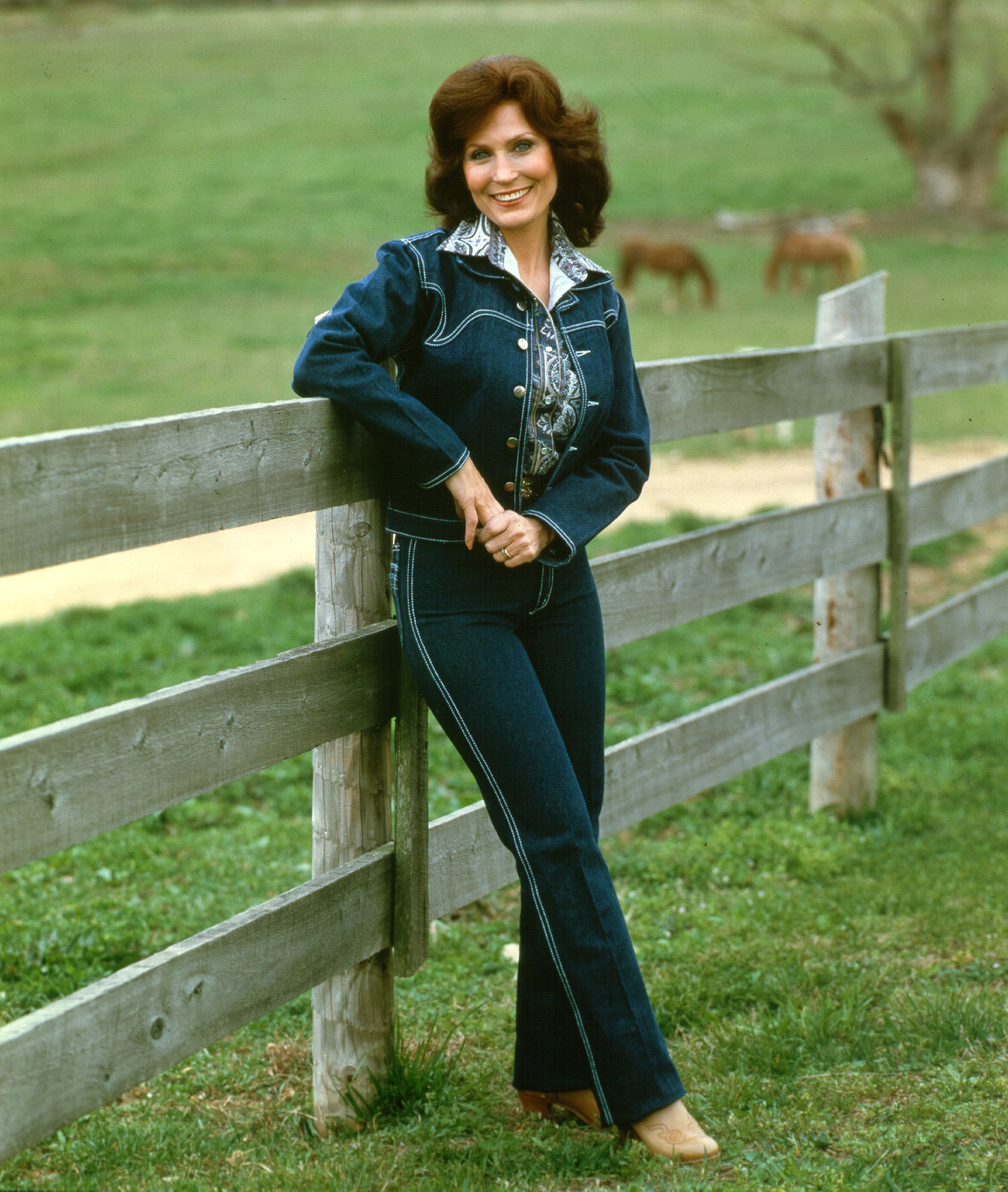 Loretta Lynn photographed in 1976 | Source: Getty Images