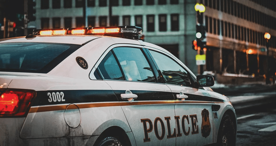 A police car responding to a scene | Photo: Pixabay