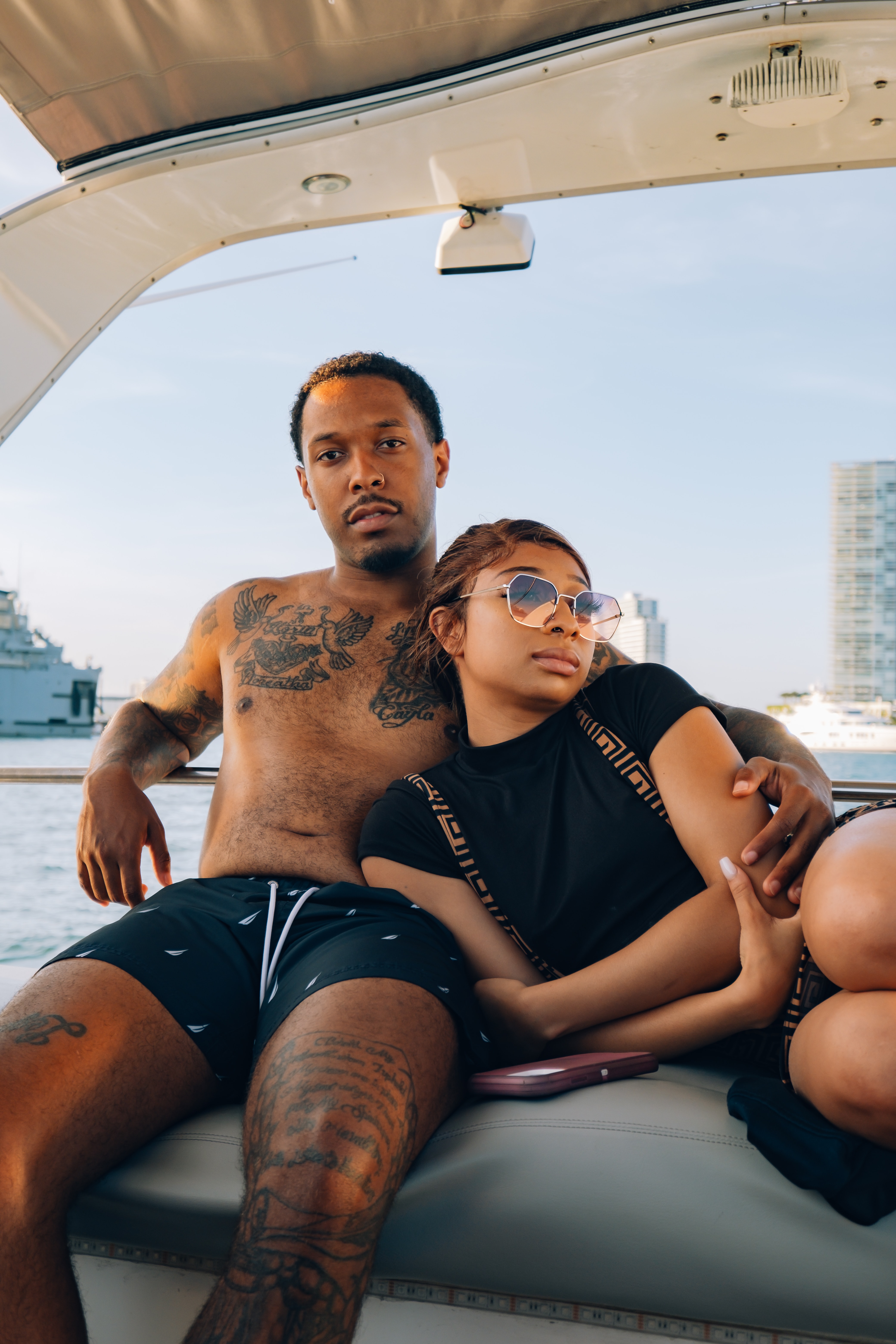 A couple on a boat. | Source: Pexels