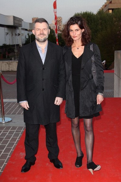 Eric Naulleau et son épouse Veronika assistent à la 25e cérémonie des Molière Awards le 17 avril 2011 à Créteil, France. | Photo : Getty Images Eric Naulleau et son épouse Veronika assistent à la 25e cérémonie des Molière Awards le 17 avril 2011 à Créteil, France. | Photo : Getty Images