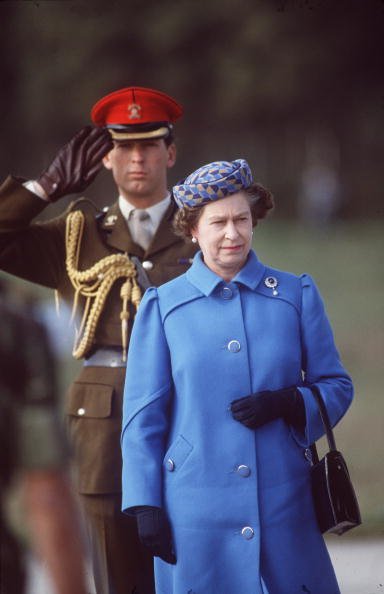 Major Hugh Lindsay and Queen Elizabeth during an official tour of Portugal, circa 1980s. | Photo: Getty Images