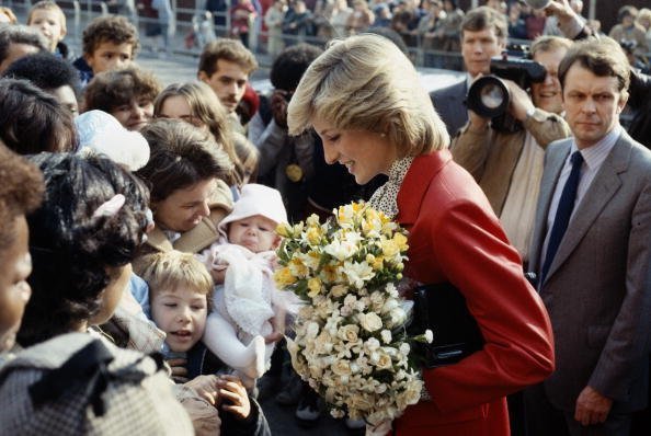 Princess Diana wearing a Jasper Conran suit during a visit to a community centre in Brixton | Photo: Getty Images