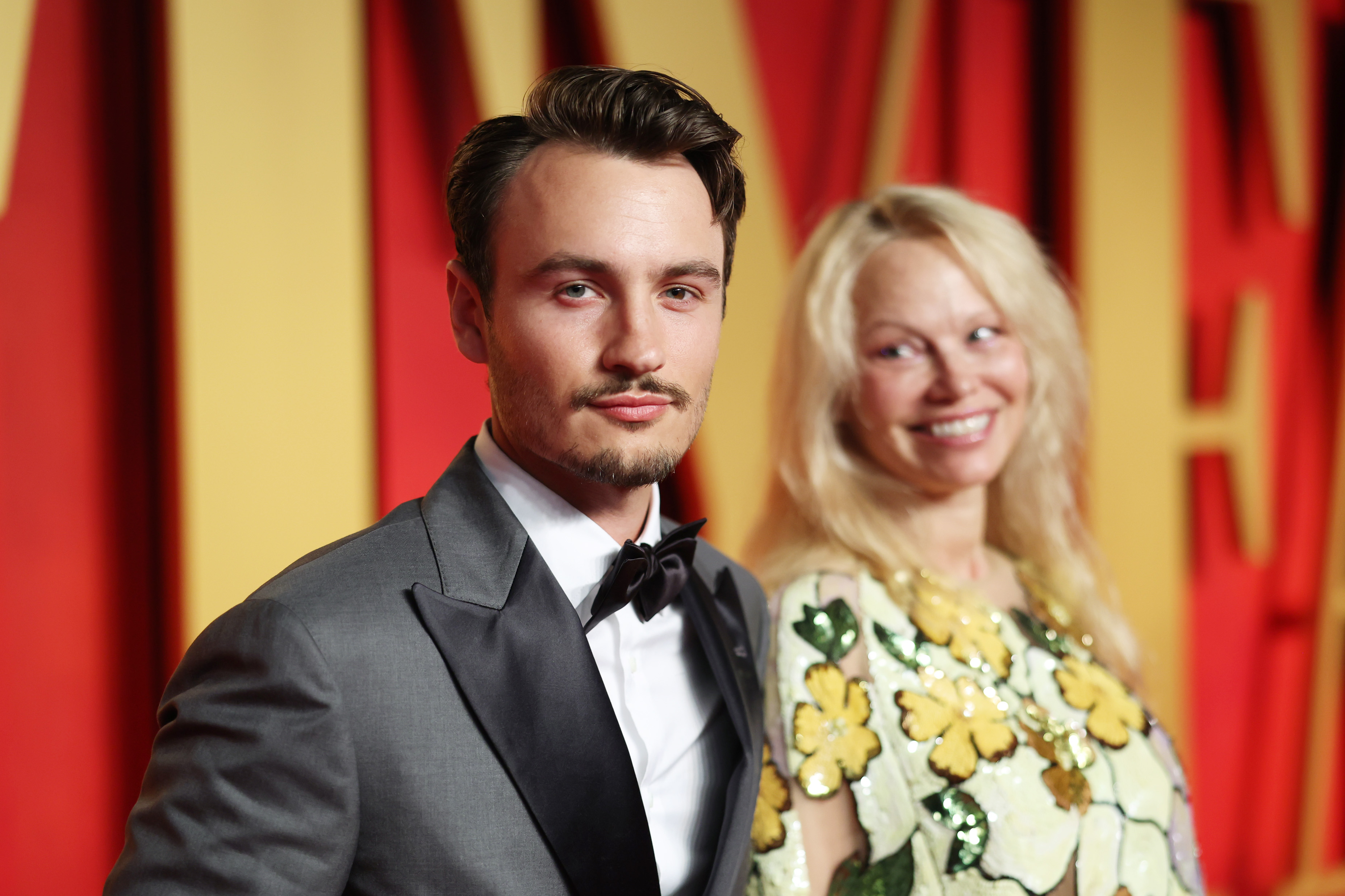 Pamela Anderson looks at Brandon Thomas Lee at the 2024 Vanity Fair Oscar Party in Beverly Hills, California, on March 10, 2024 | Source: Getty Images