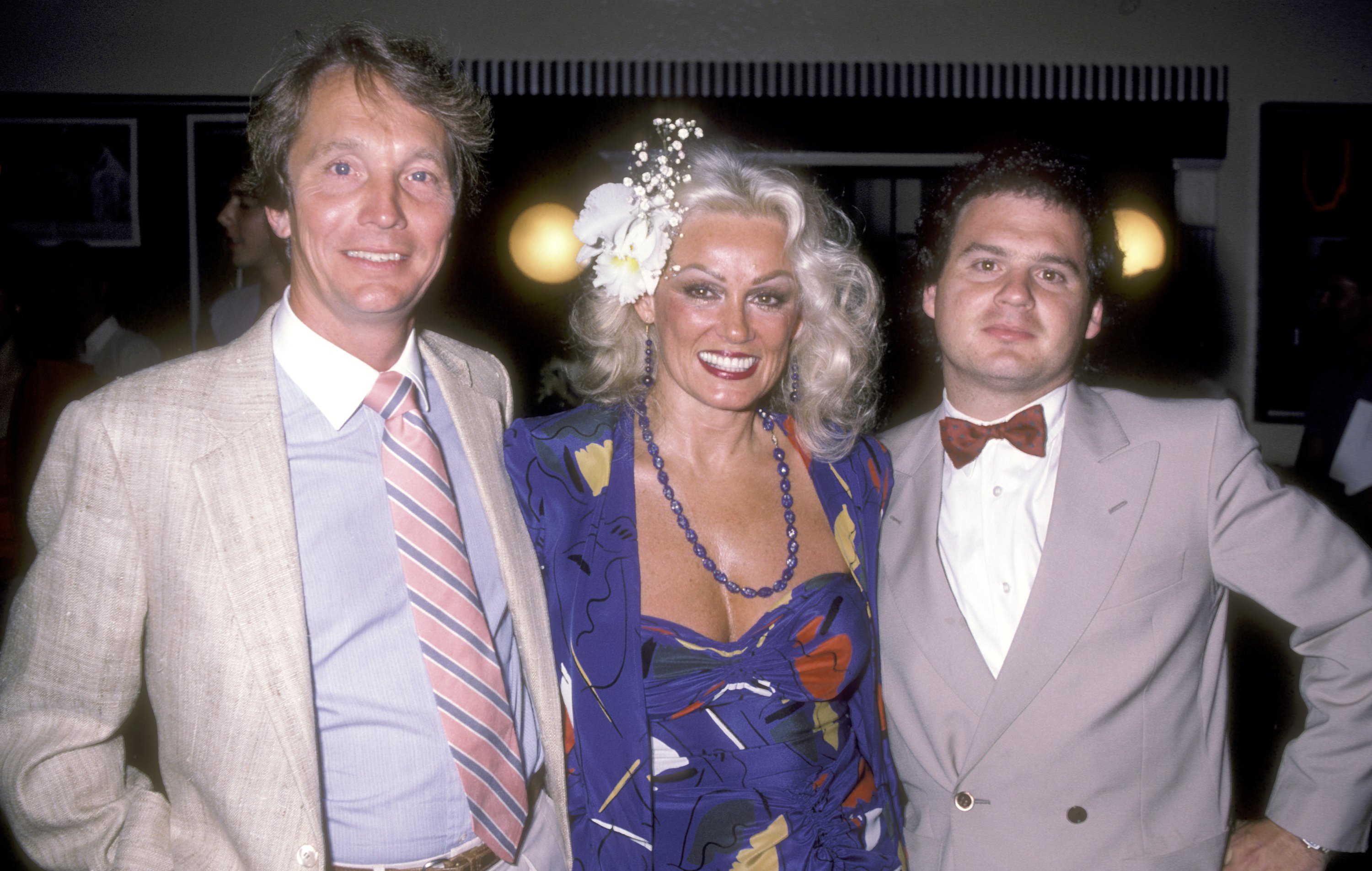 Mamie Van Doren, Thomas Dixon, and Perry Anthony on April 23, 1984 at The Nuart Theatre in Los Angeles, California | Source: Getty Images