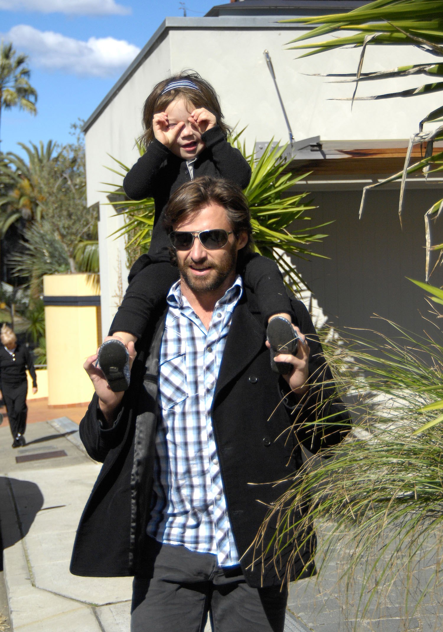Actor Hugh Jackman pictured with daughter Ava on August 10, 2008 in Sydney, Australia. | Source: Getty Images