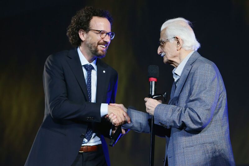 Director Marlen Khutsiev receives the Pardo alla carriera award on August 6, 2015 in Locarno, Switzerland. Photo: Getty Images/Getty Images Ukraine