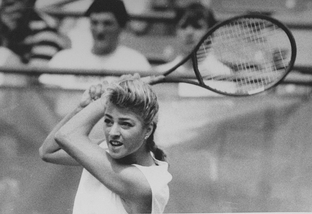 A portrait of Lisa Bonder playing Martina Navratalova in 1st set at U.S. Open on January 01, 2002 | Photo: Getty Images