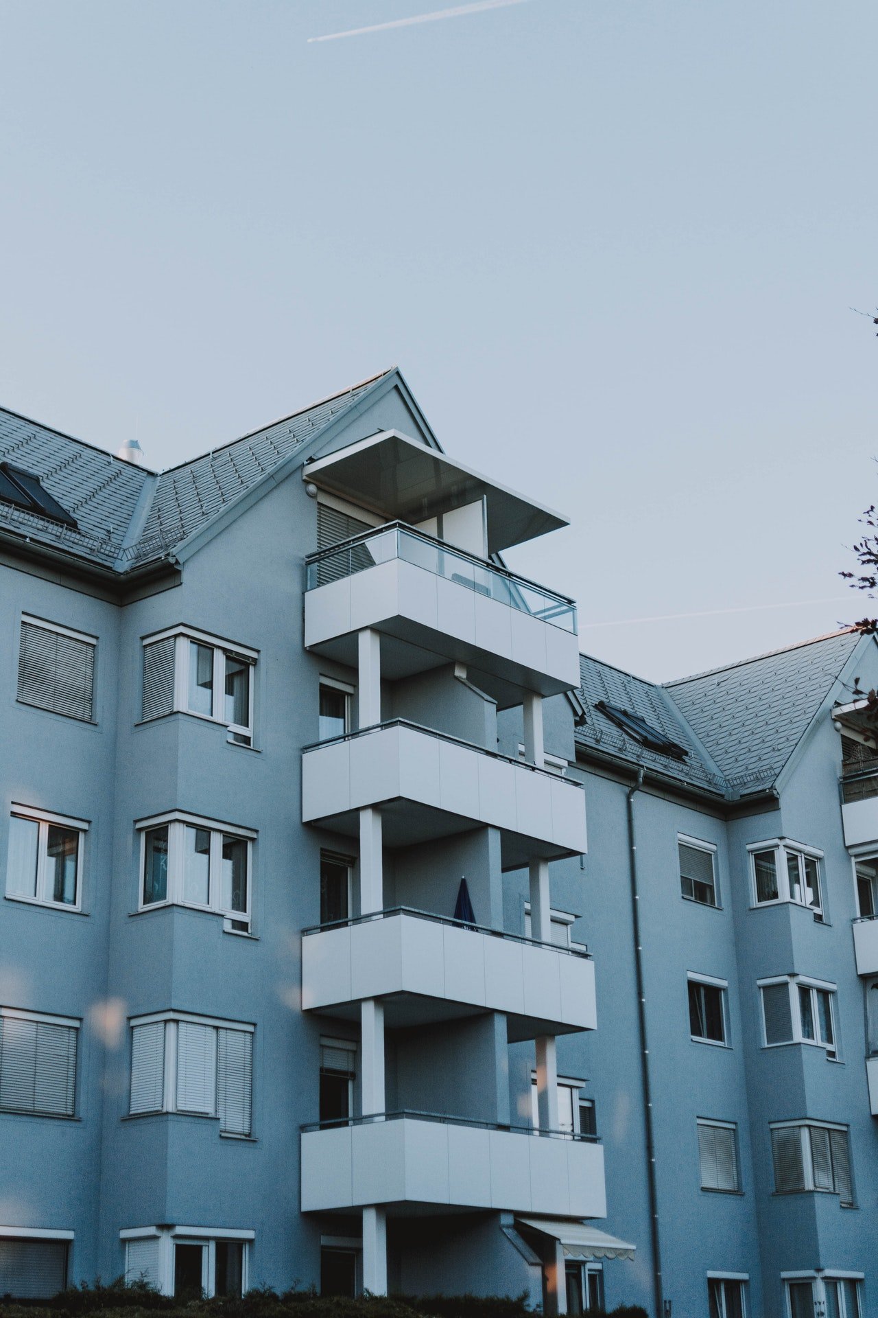 The address led him to an apartment building. | Source: Pexels