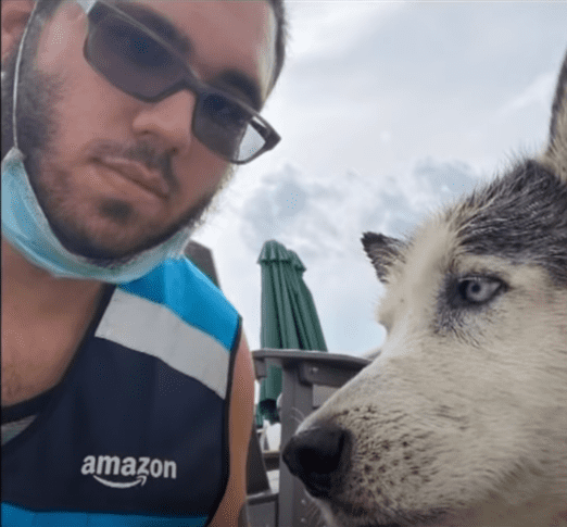 Husky Luka und sein Retter John Cassabria Quelle: Youtube/ CBS Boston Husky Luka und sein Retter John Cassabria Quelle: Youtube/ CBS Boston