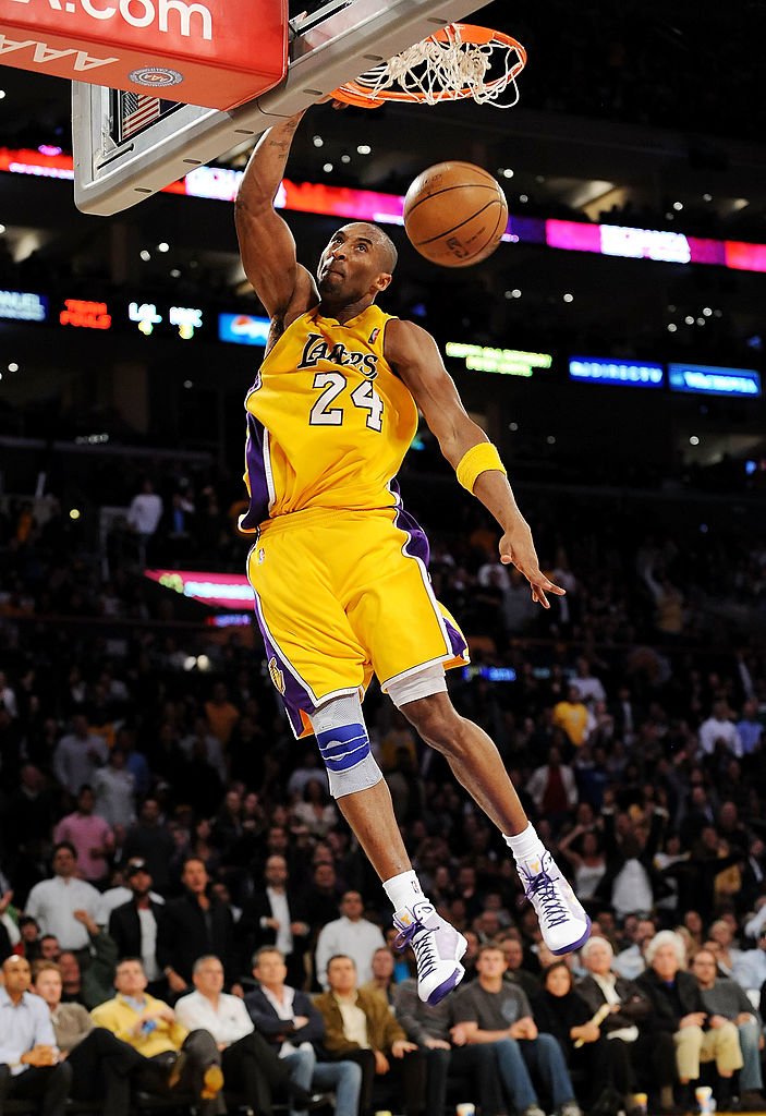 Kobe Bryant slam dunks during the game against the New York Knicks at Staples Center on December 16, 2008 in Los Angeles | Photo: Getty Images