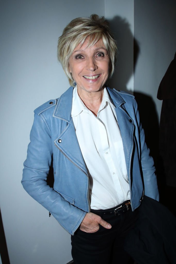 Evelyne Dheliat assiste à Hugues Aufray se produit à la Salle Pleyel le 18 octobre 2019 à Paris, France. | Photo : Getty Images