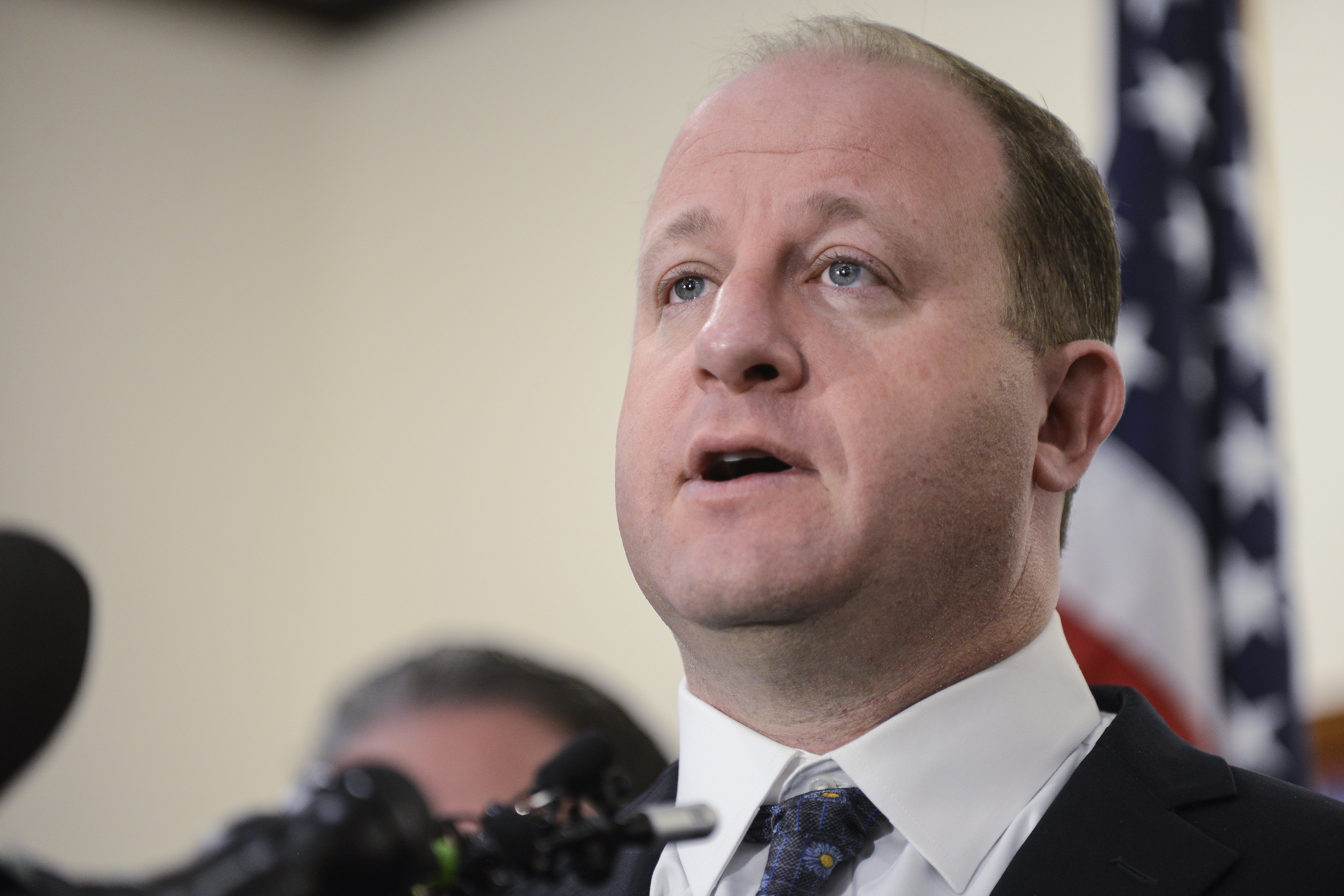 Colorado governor Jared Polis speaking to the media at Douglas County Sheriffs Office Highlands Ranch Substation | Photo: Getty Images