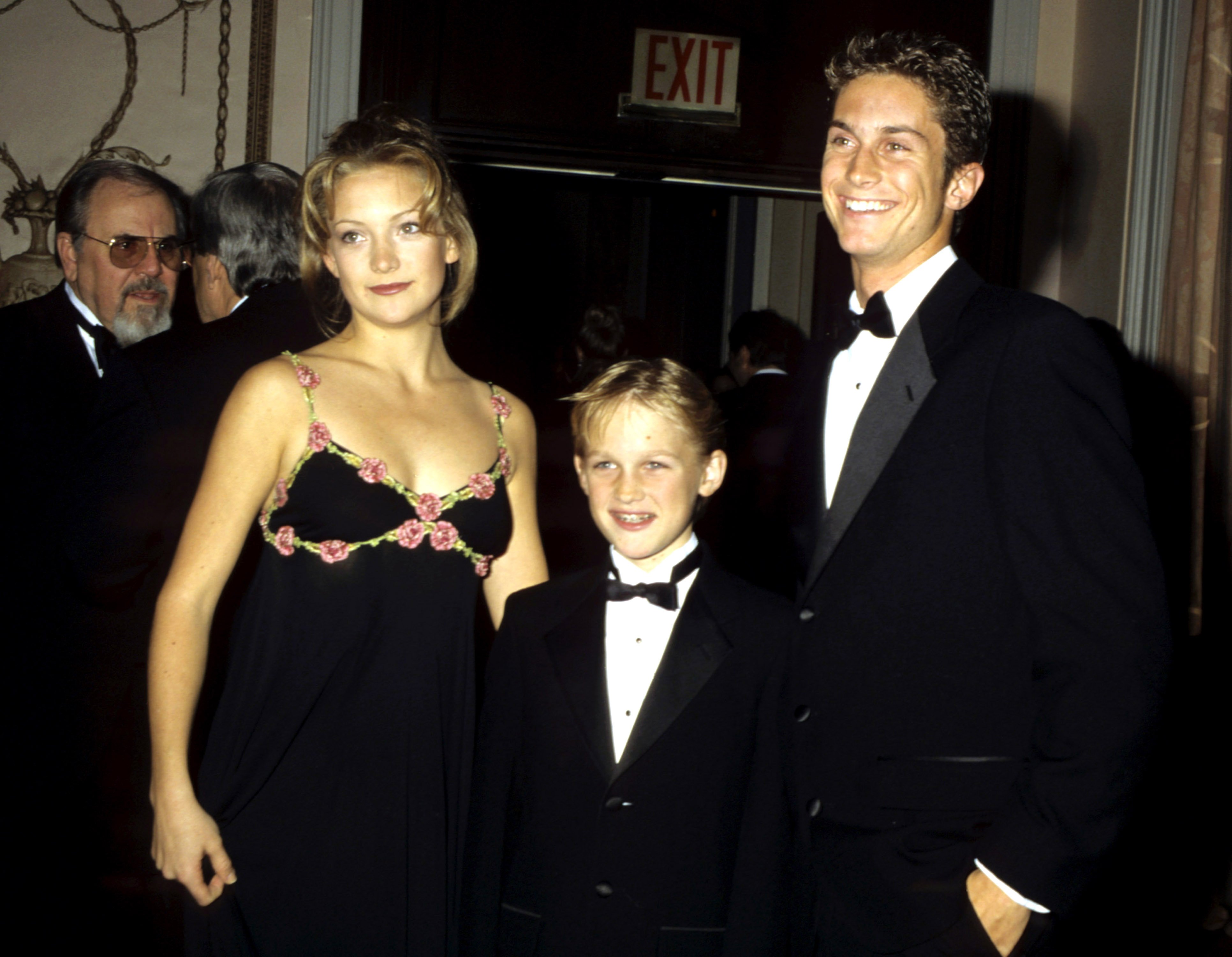 Kate Hudson with her siblings Wyatt Russell and Oliver Hudson when the American Museum of the Moving Image honored Goldie Hawn on February 25, 1997 | Source: Getty Images