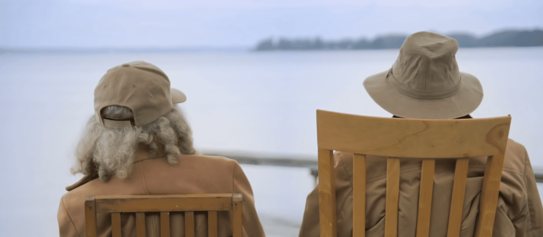 Eddie Harrison and his wife Edith Hill watching birds at the river together. │Source: youtube.com/Topic