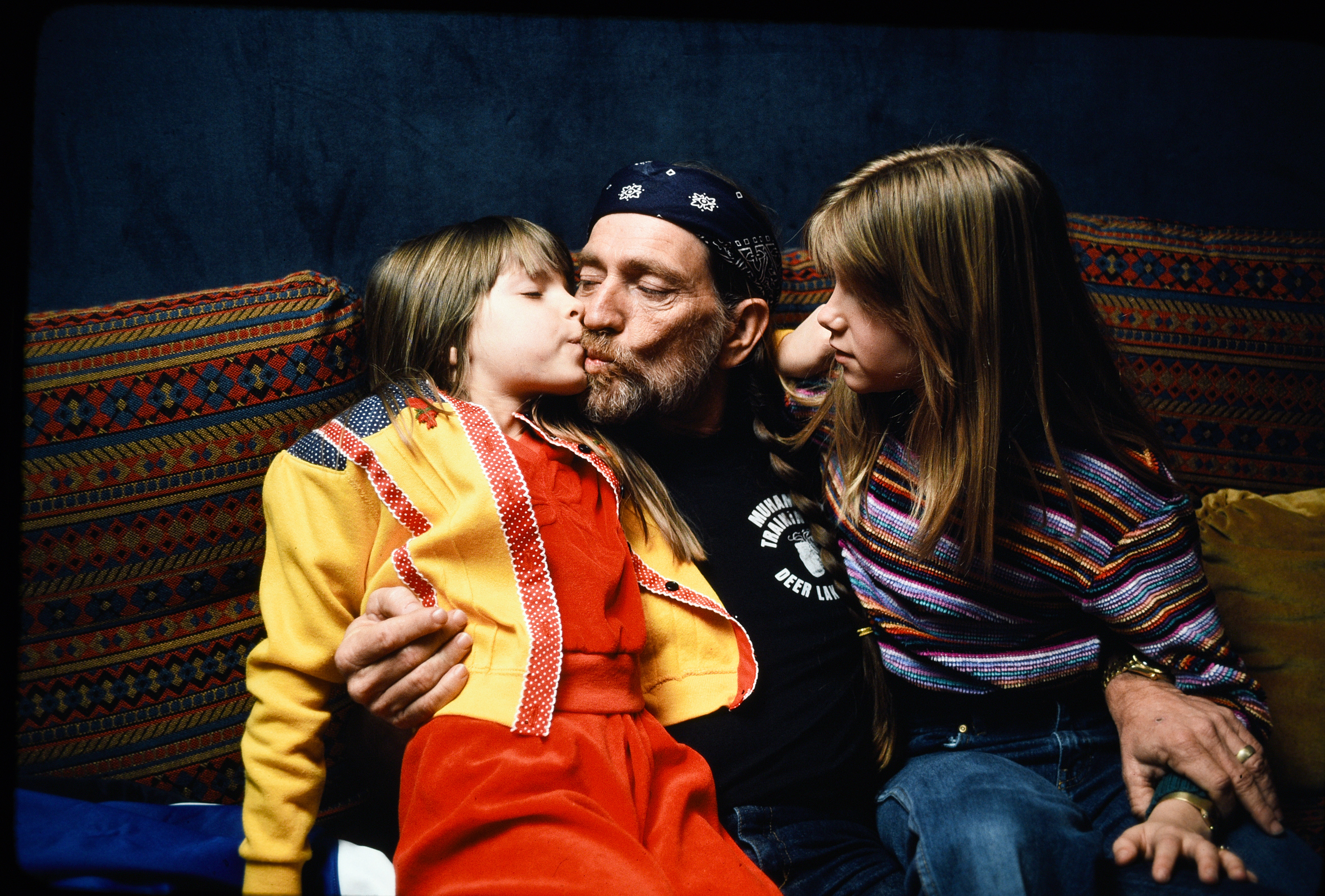 Willie Nelson with Paula Carlene and Amy Lee on June 18, 1980 in Las Vegas, Nevada | Source: Getty Images