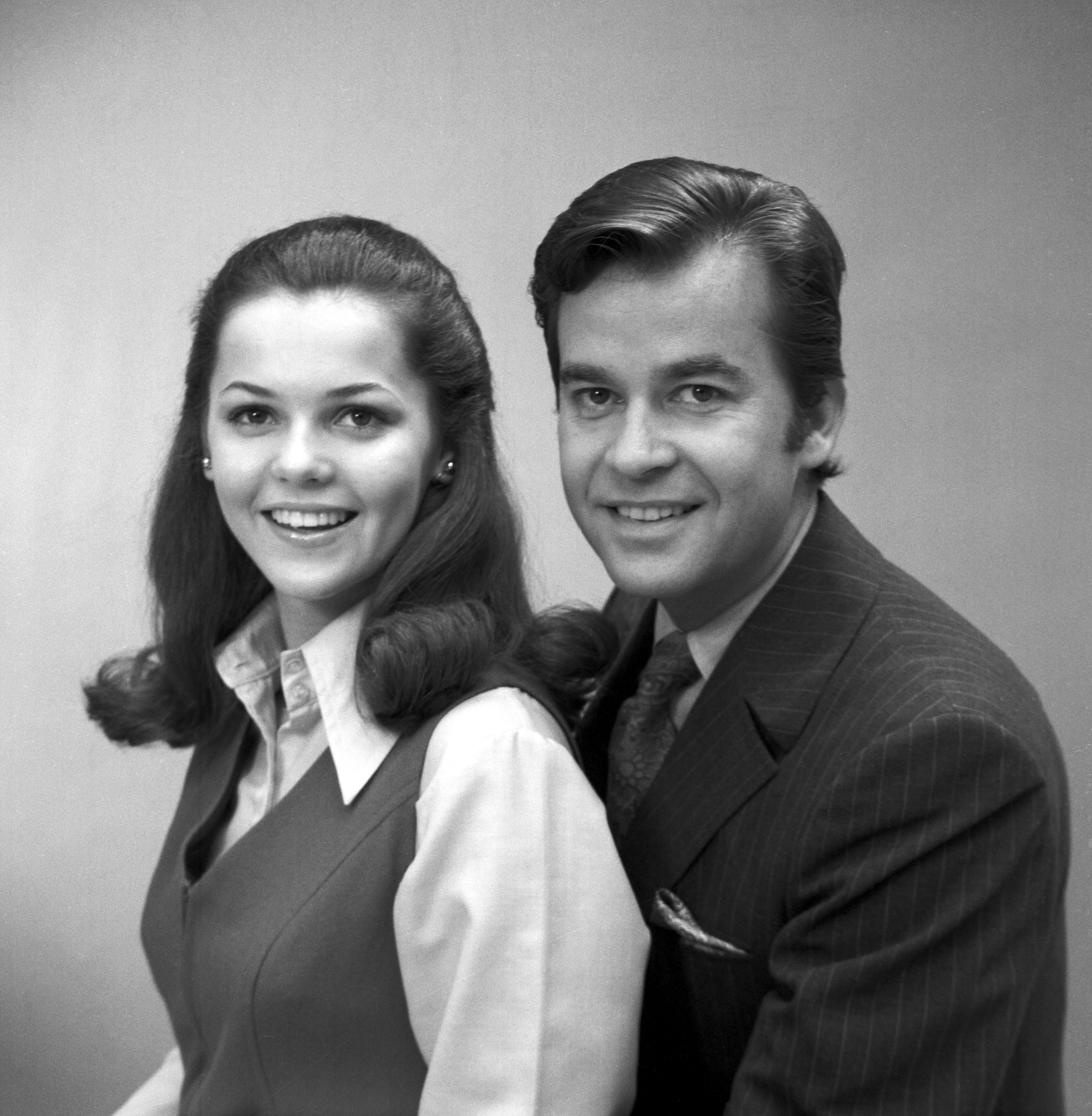 A photo of Melissa Babish as the winner of the 1968 Miss Teenage pageant and Miss Teenage America pageant host Dick Clark on October 6, 1969. | Source: Getty Images
